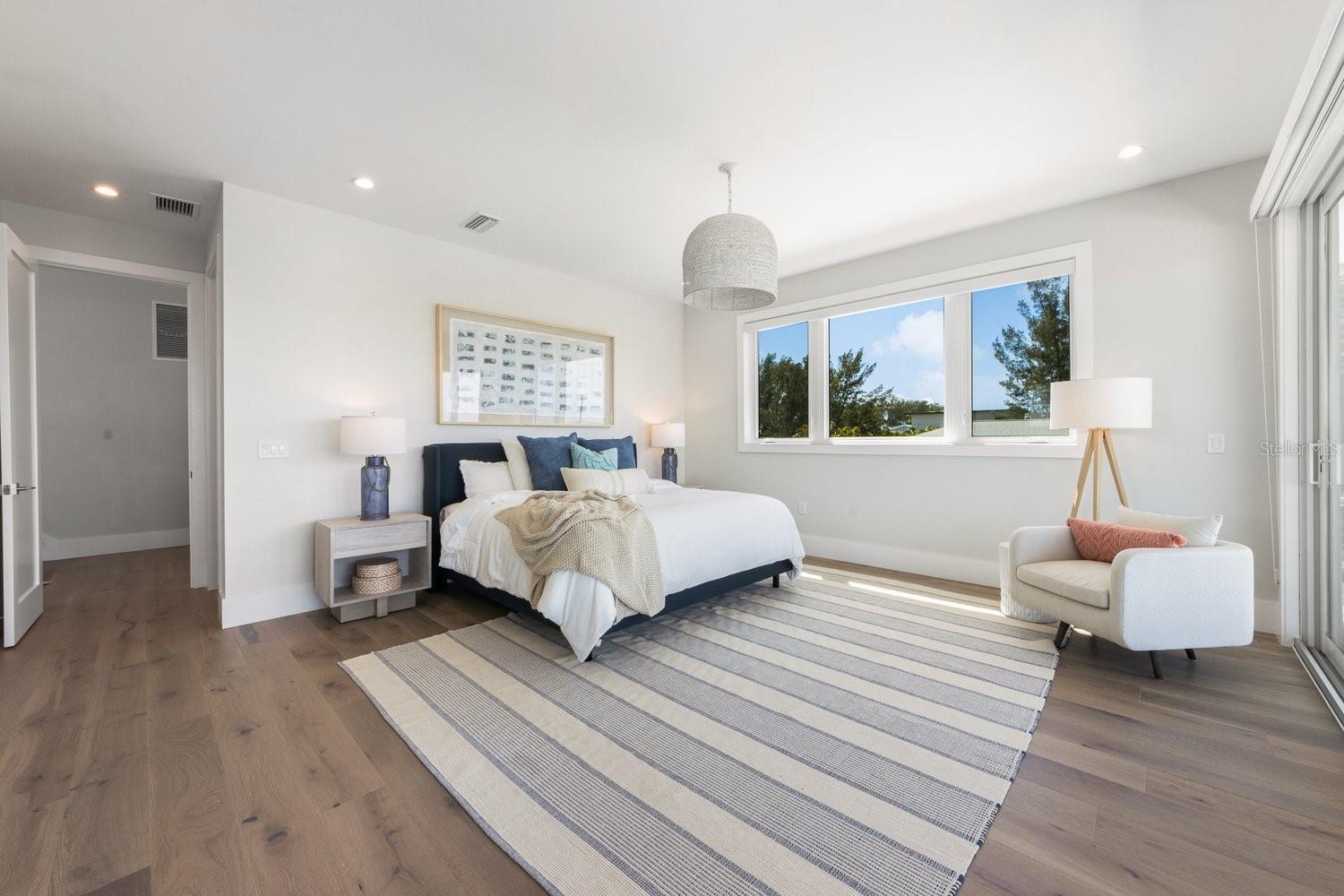 Image 29 of 58 For 870 Shore Drive