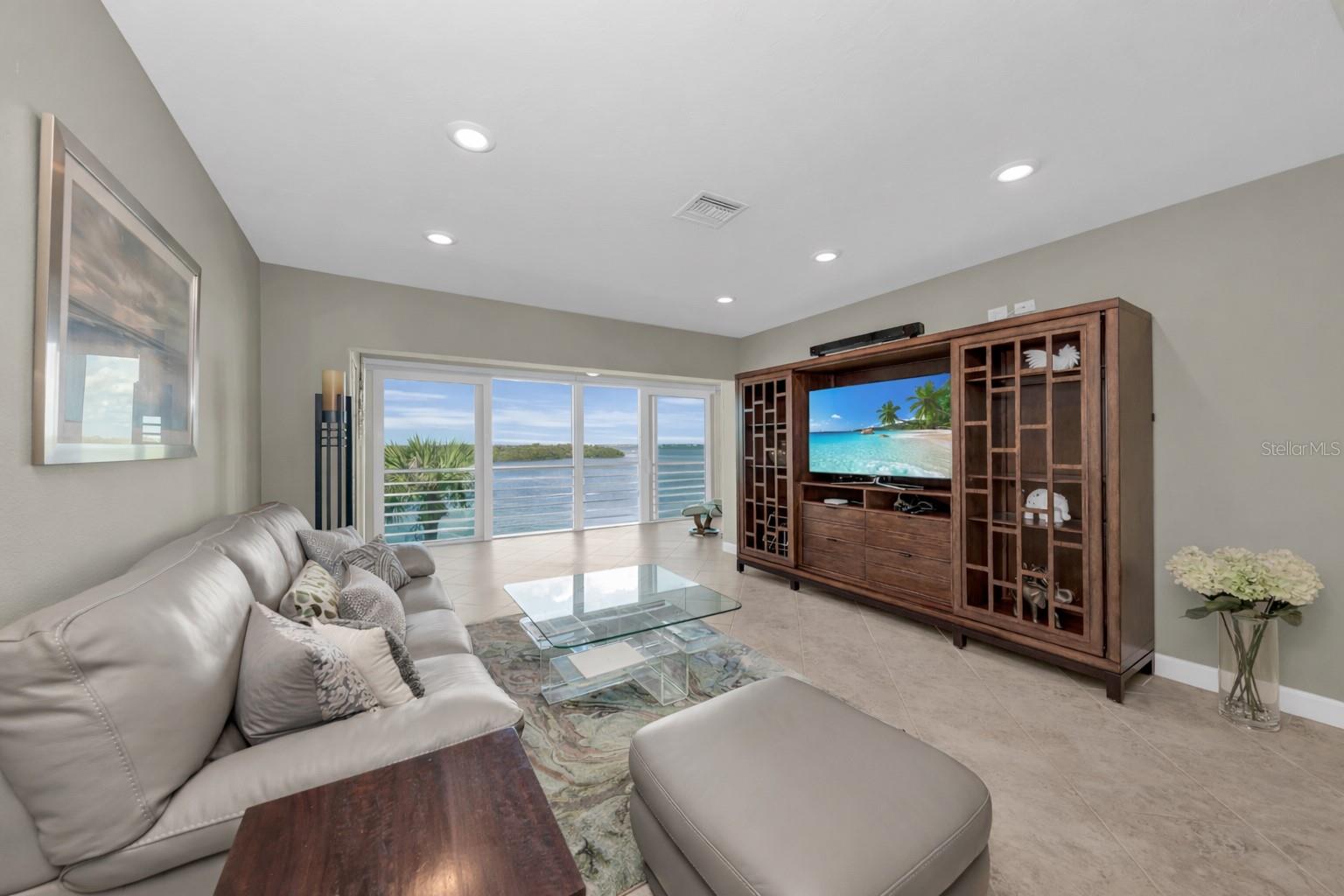 Image 4 of 29 For 4420 Exeter Drive 307