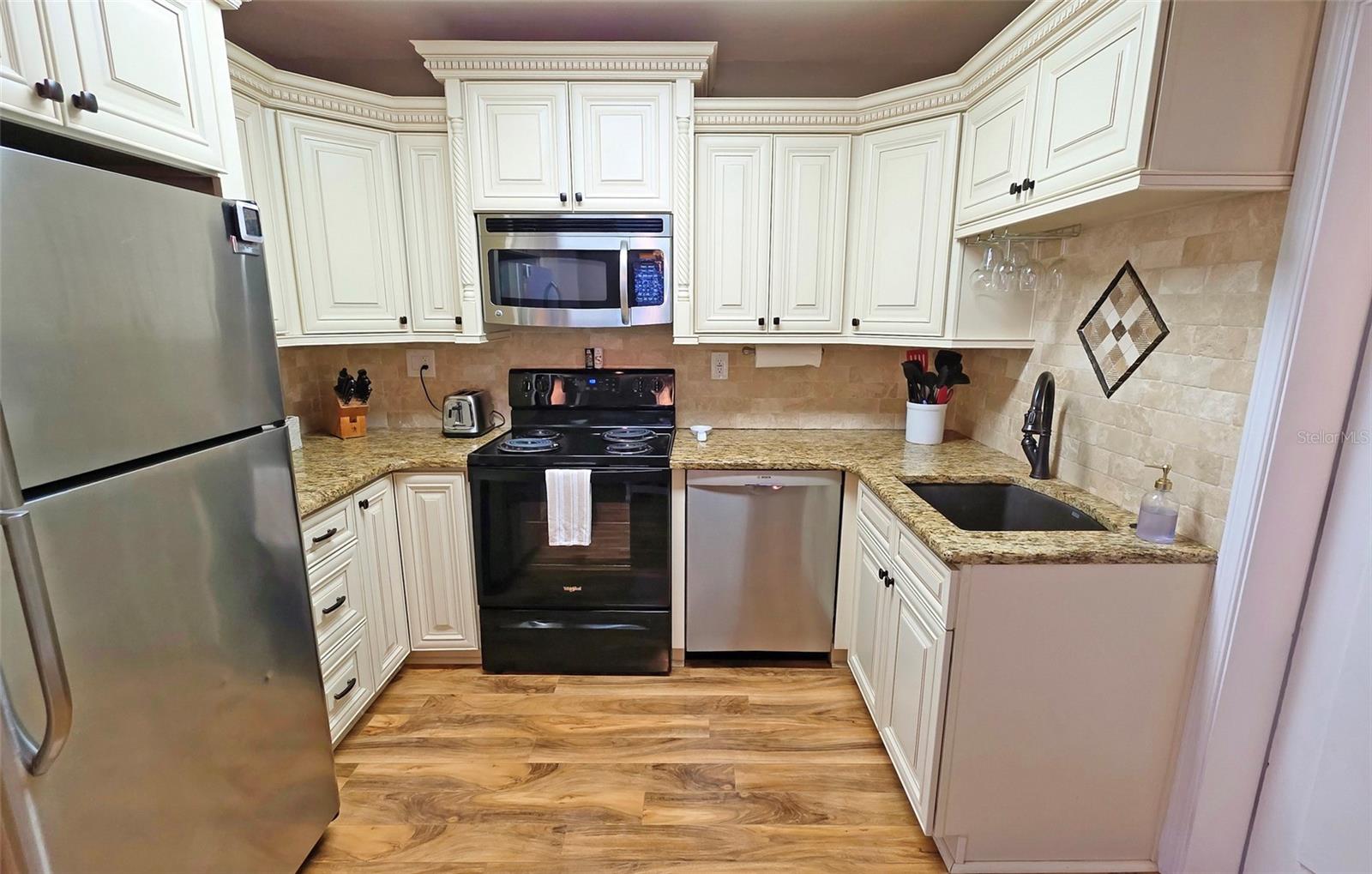 Image 10 of 29 For 2442 Wood Street