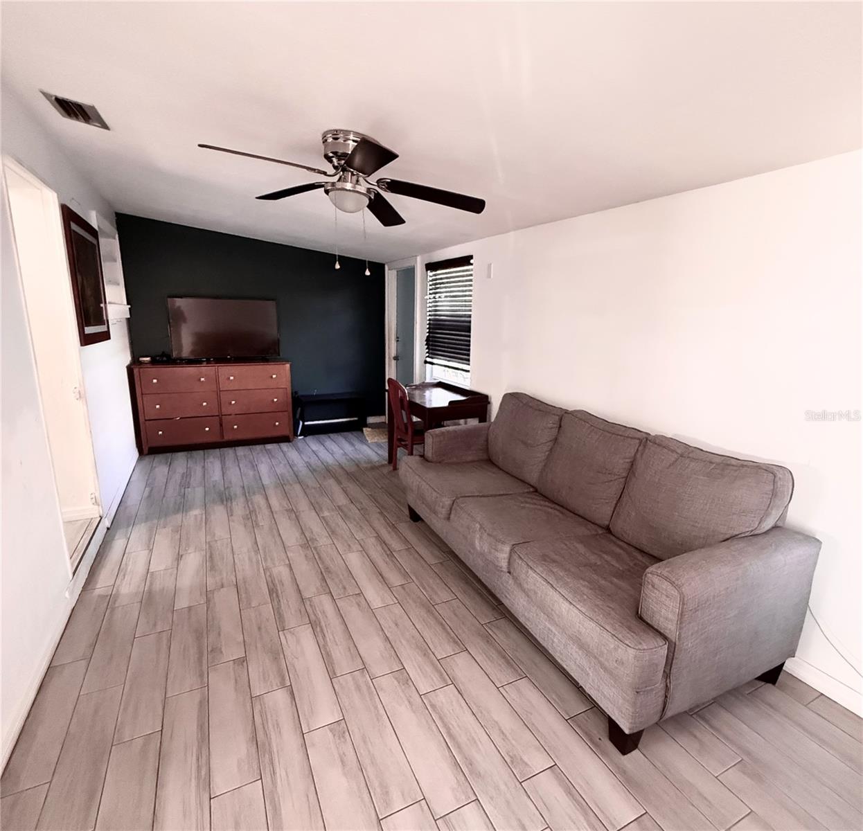 Image 5 of 15 For 1221 22nd Avenue W