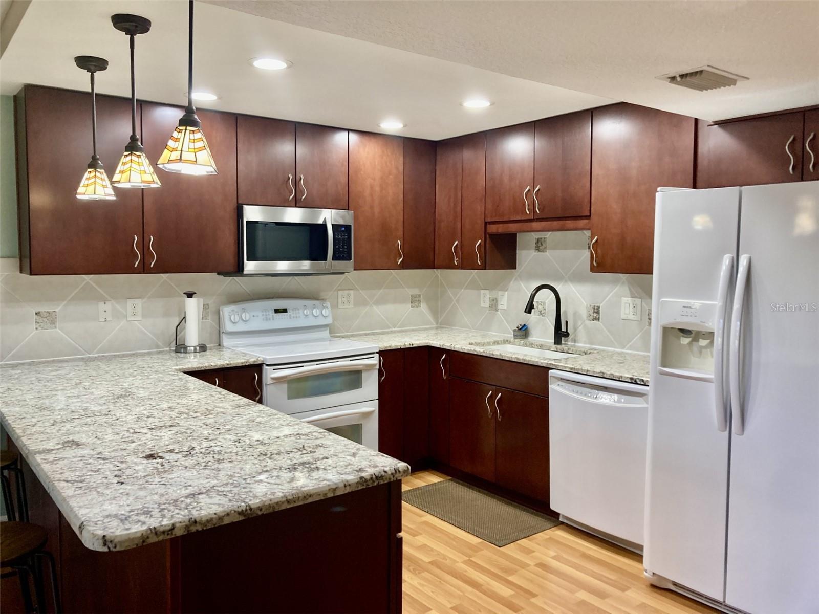 Image 6 of 22 For 305 30th Avenue W A212