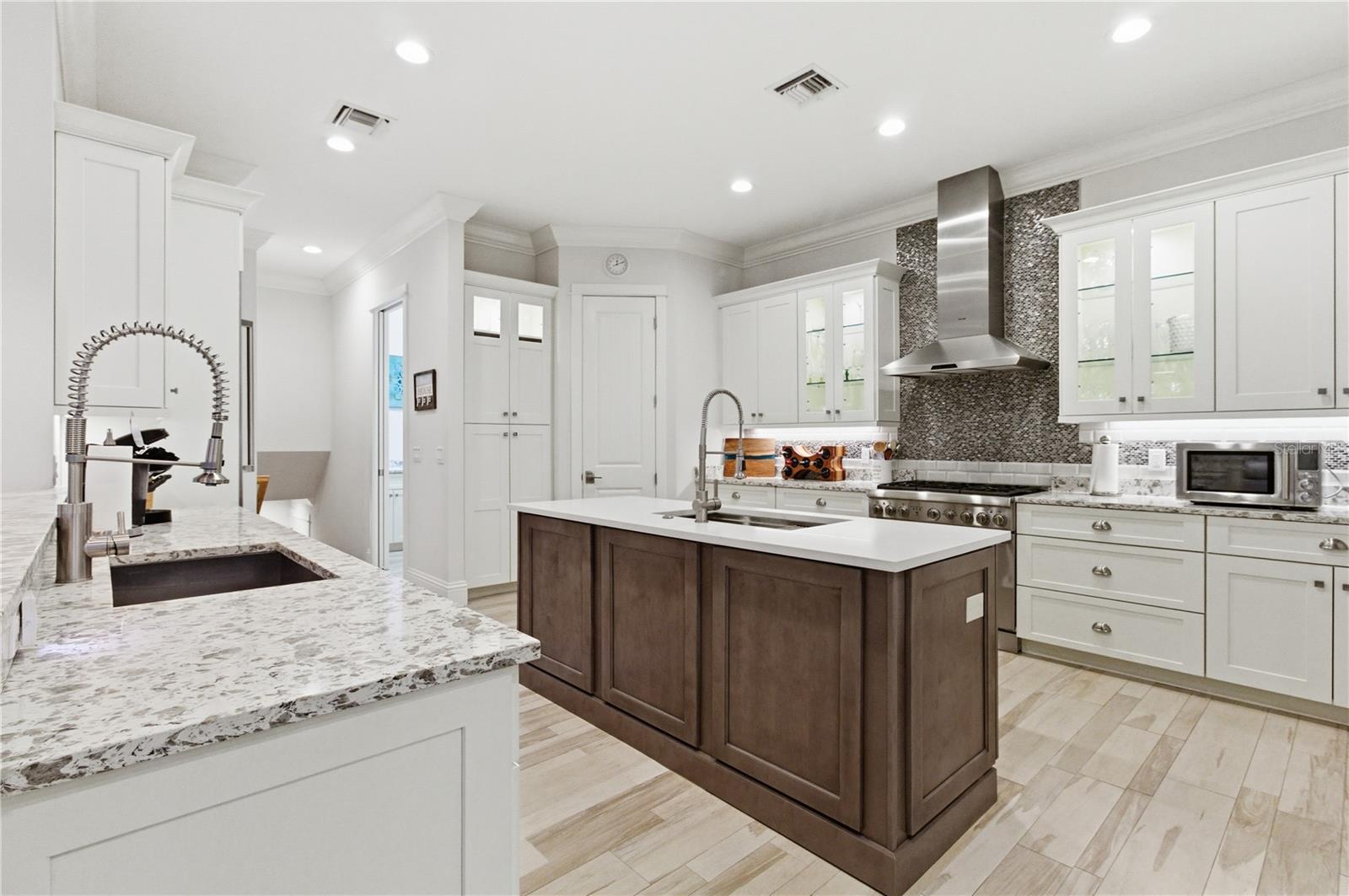 Image 14 of 47 For 3919 Roberts Point Road