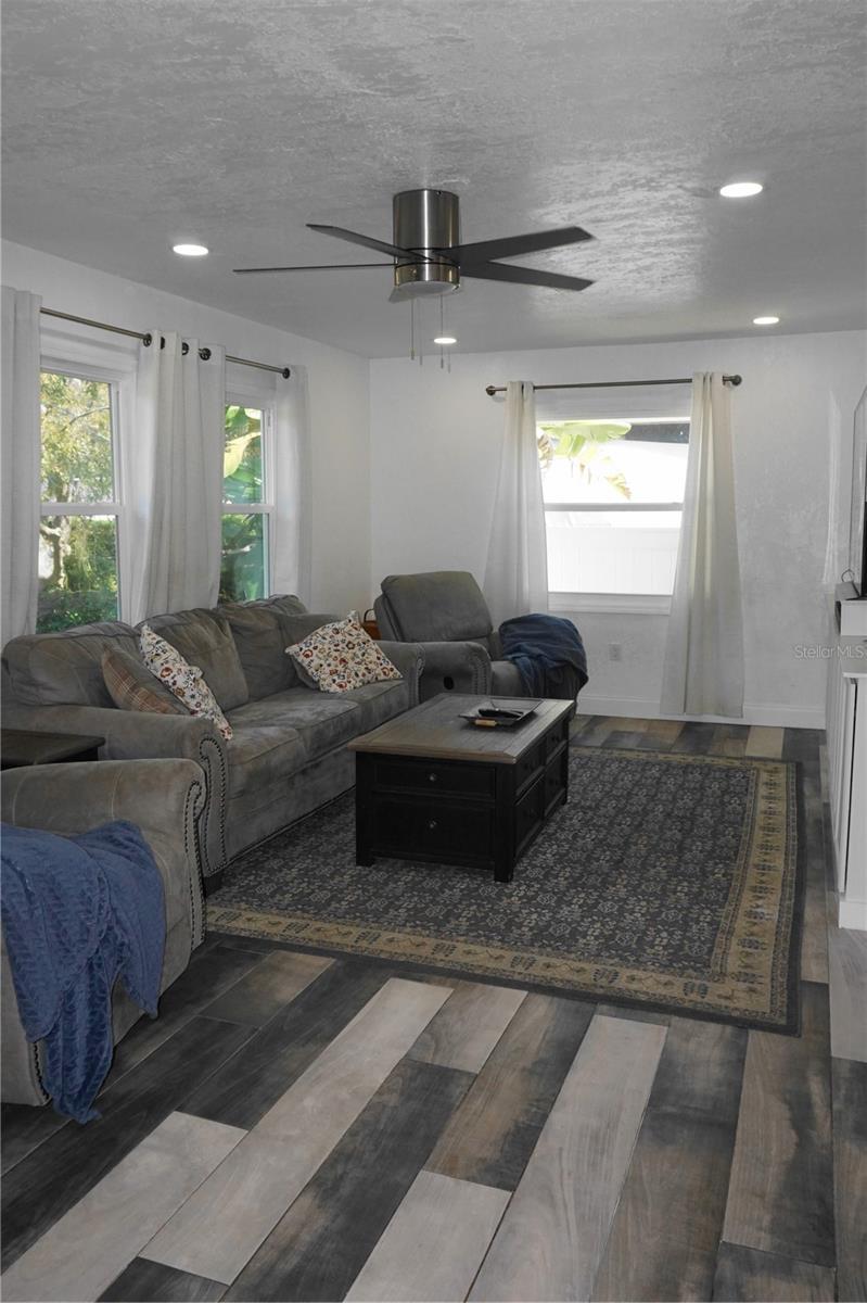 Listing photo id 10 for 1116 30th Avenue N