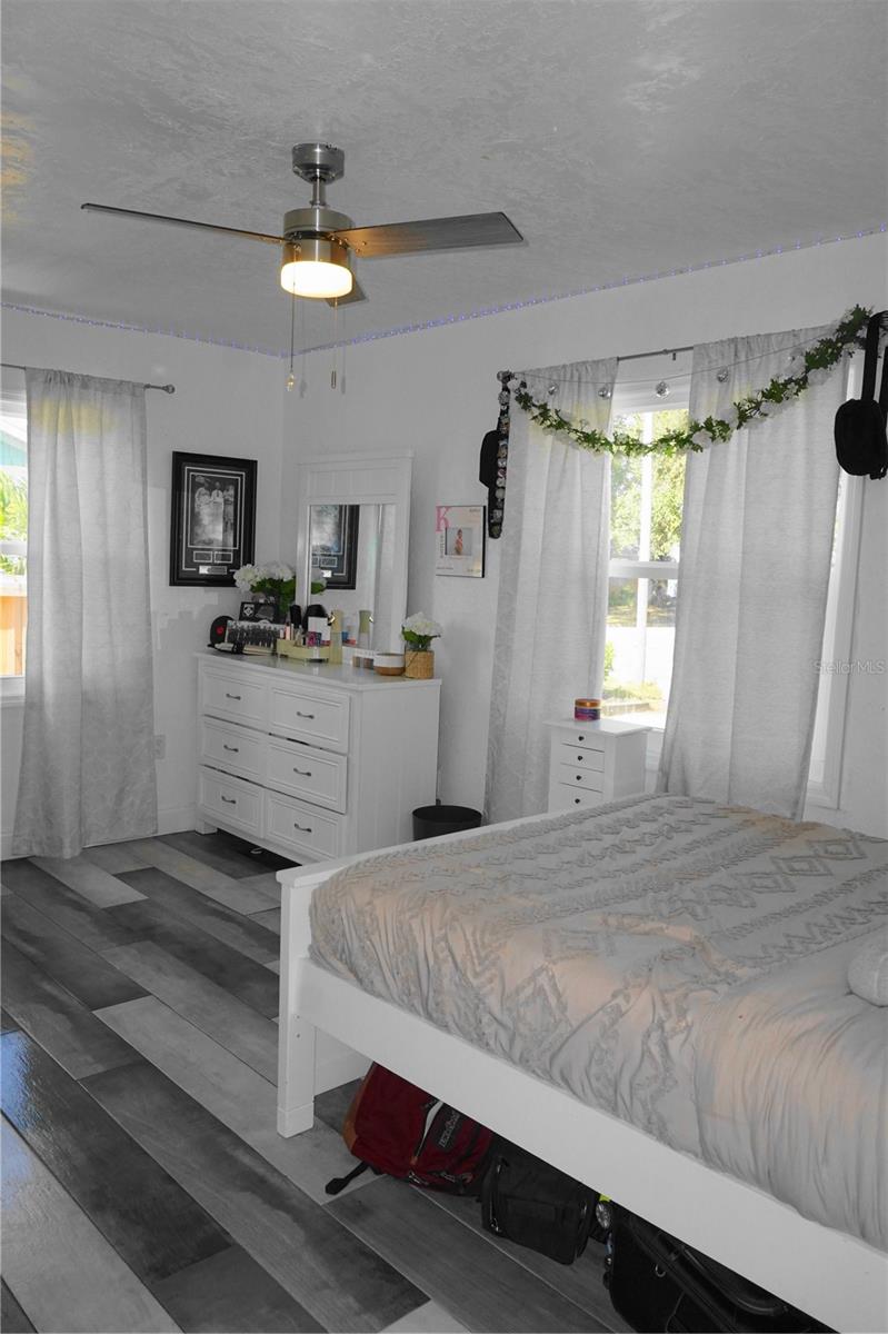 Listing photo id 11 for 1116 30th Avenue N