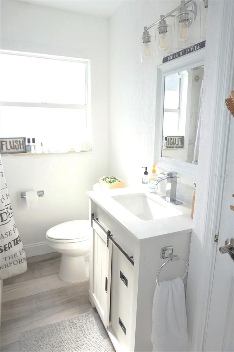 Listing photo id 13 for 1116 30th Avenue N