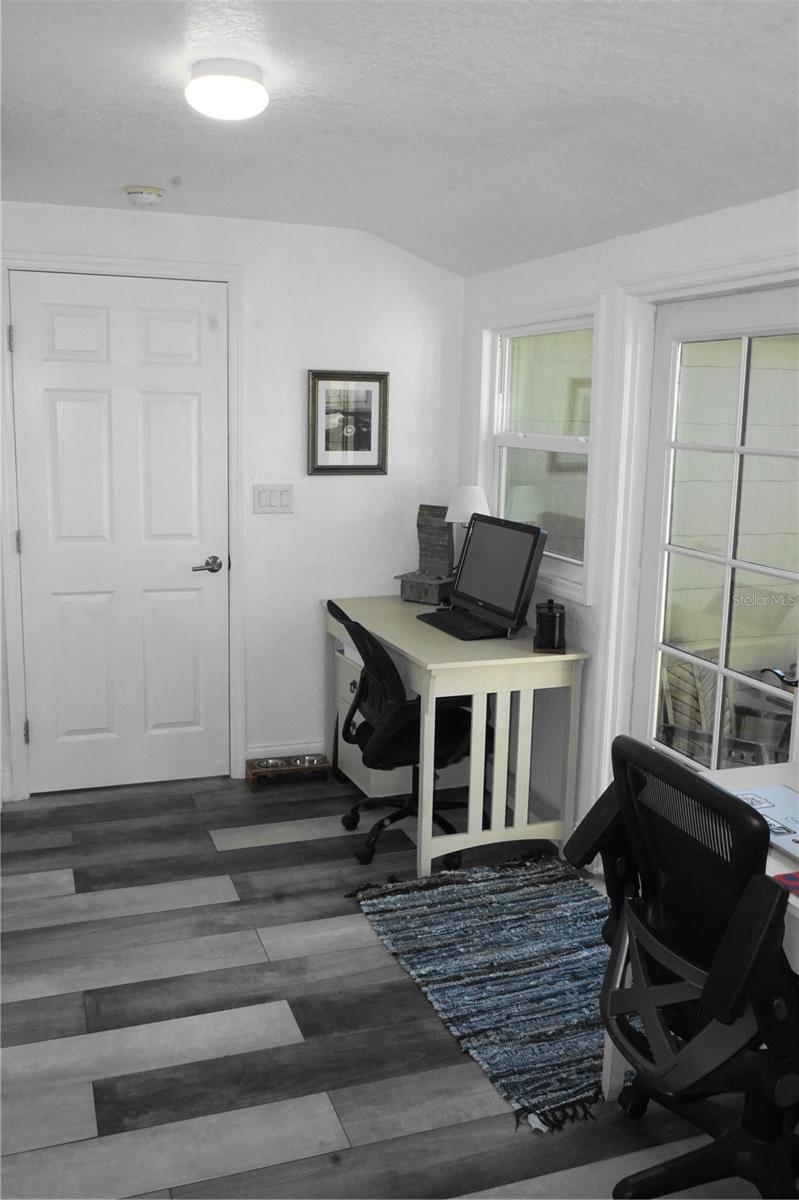 Listing photo id 14 for 1116 30th Avenue N