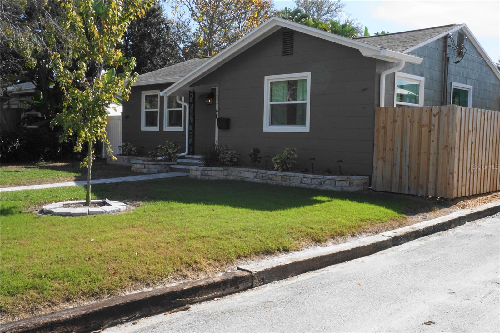 Listing photo id 0 for 1116 30th Avenue N