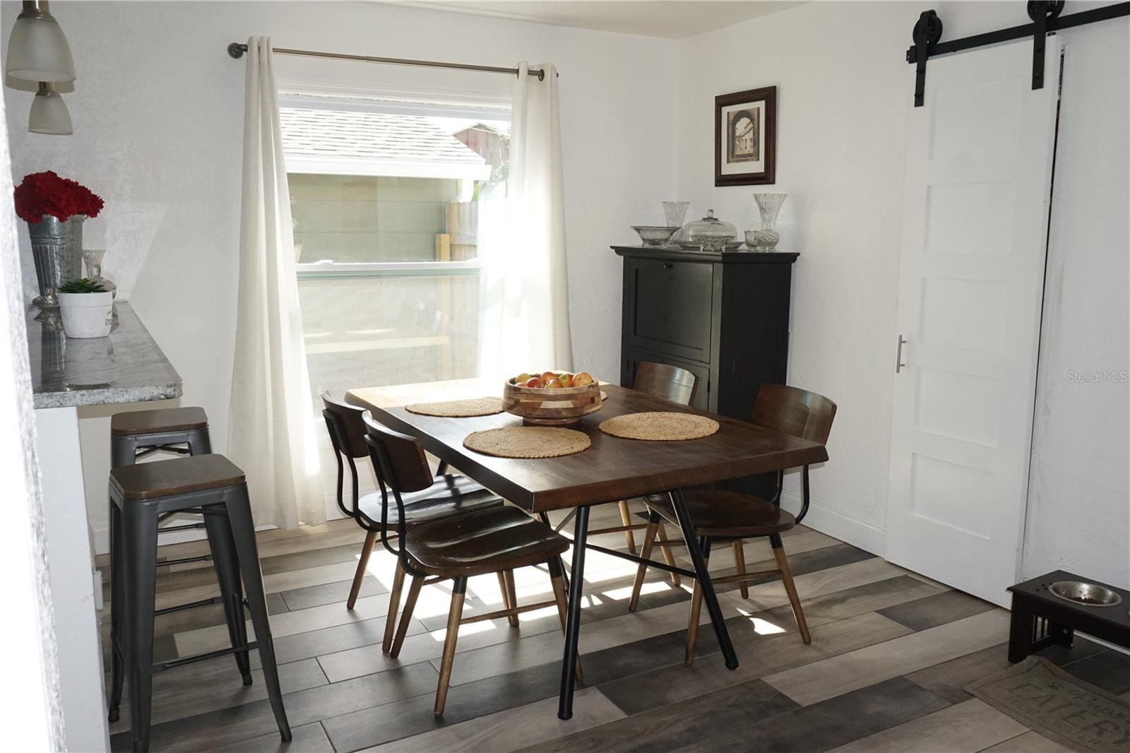 Listing photo id 5 for 1116 30th Avenue N