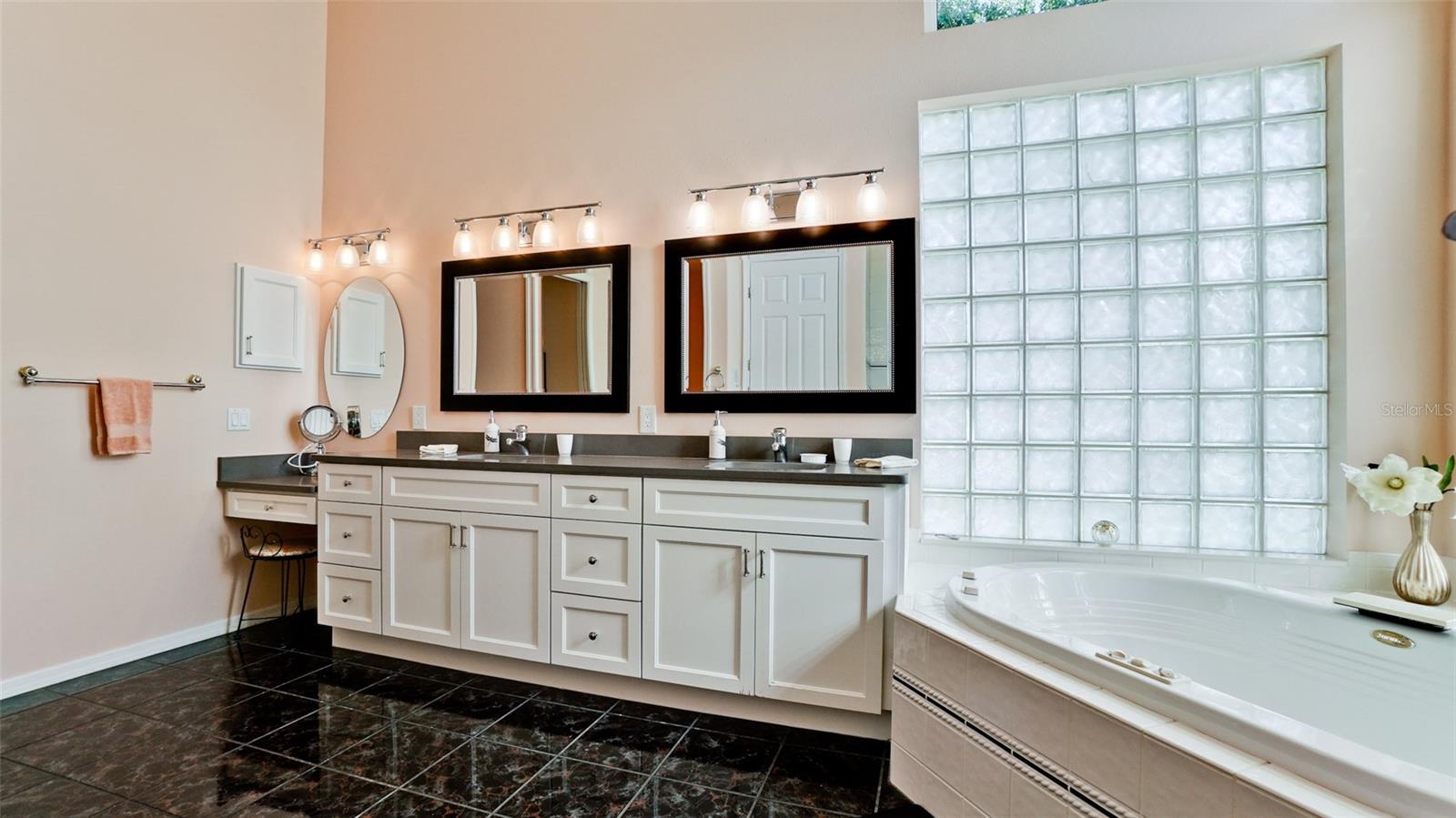 Image 26 of 50 For 4603 4th Avenue Ne