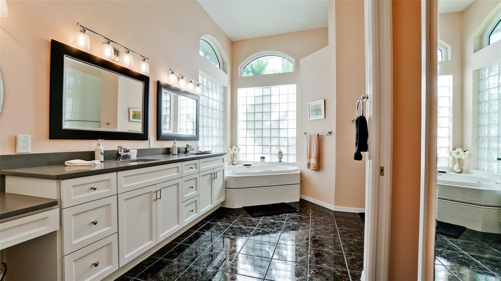 Image 27 of 50 For 4603 4th Avenue Ne