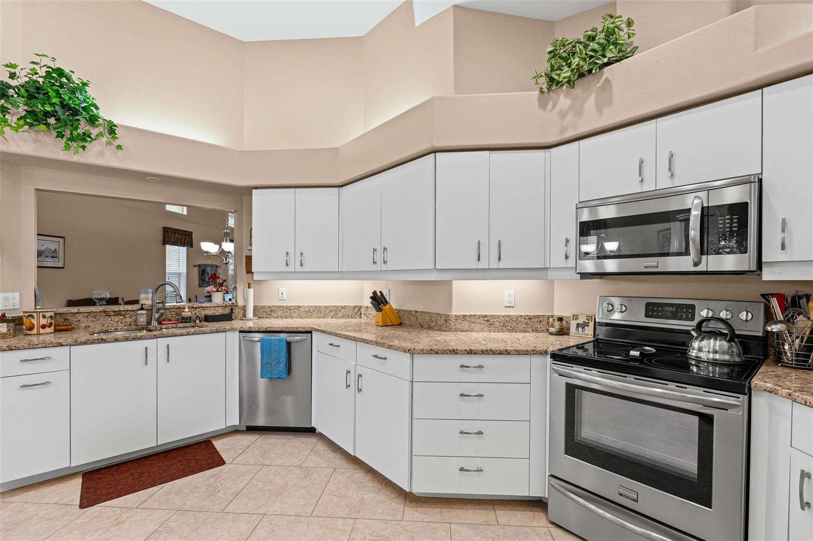 Image 10 of 43 For 3871 Alamanda Drive