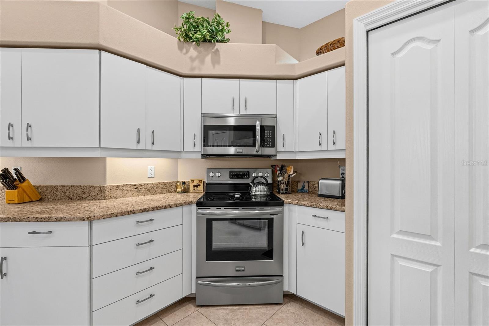 Image 11 of 43 For 3871 Alamanda Drive