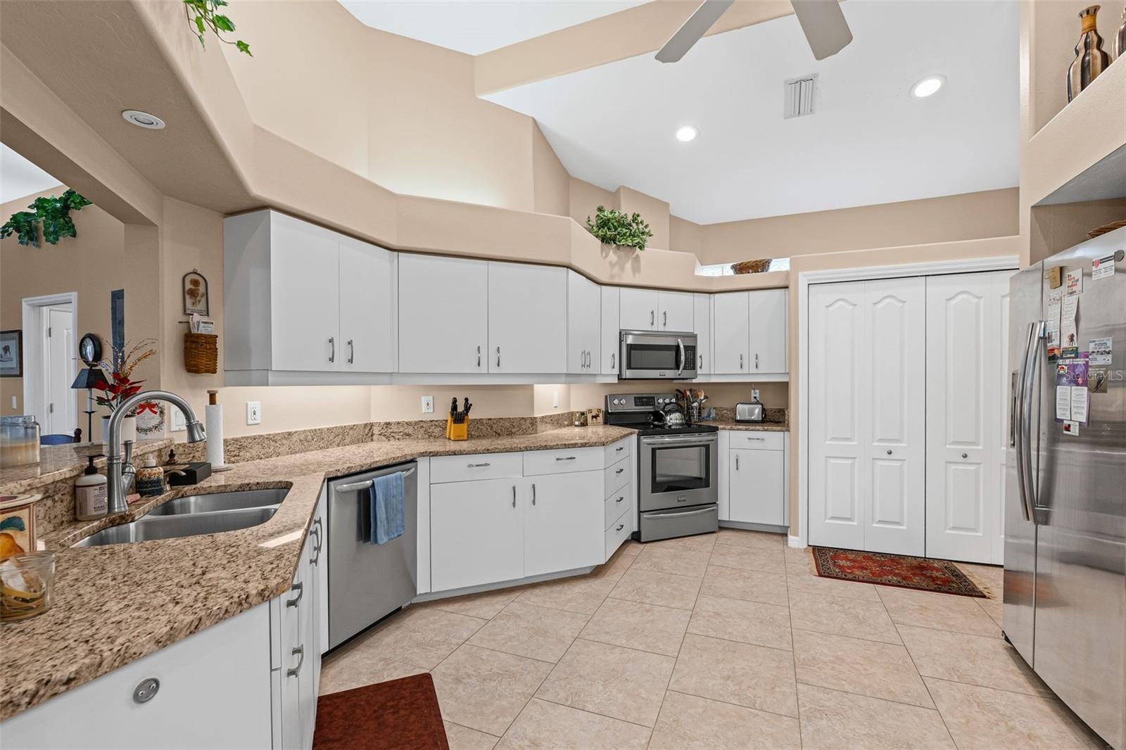 Image 12 of 43 For 3871 Alamanda Drive