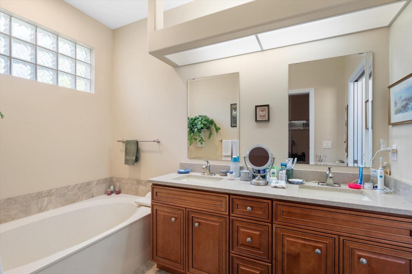 Image 24 of 43 For 3871 Alamanda Drive