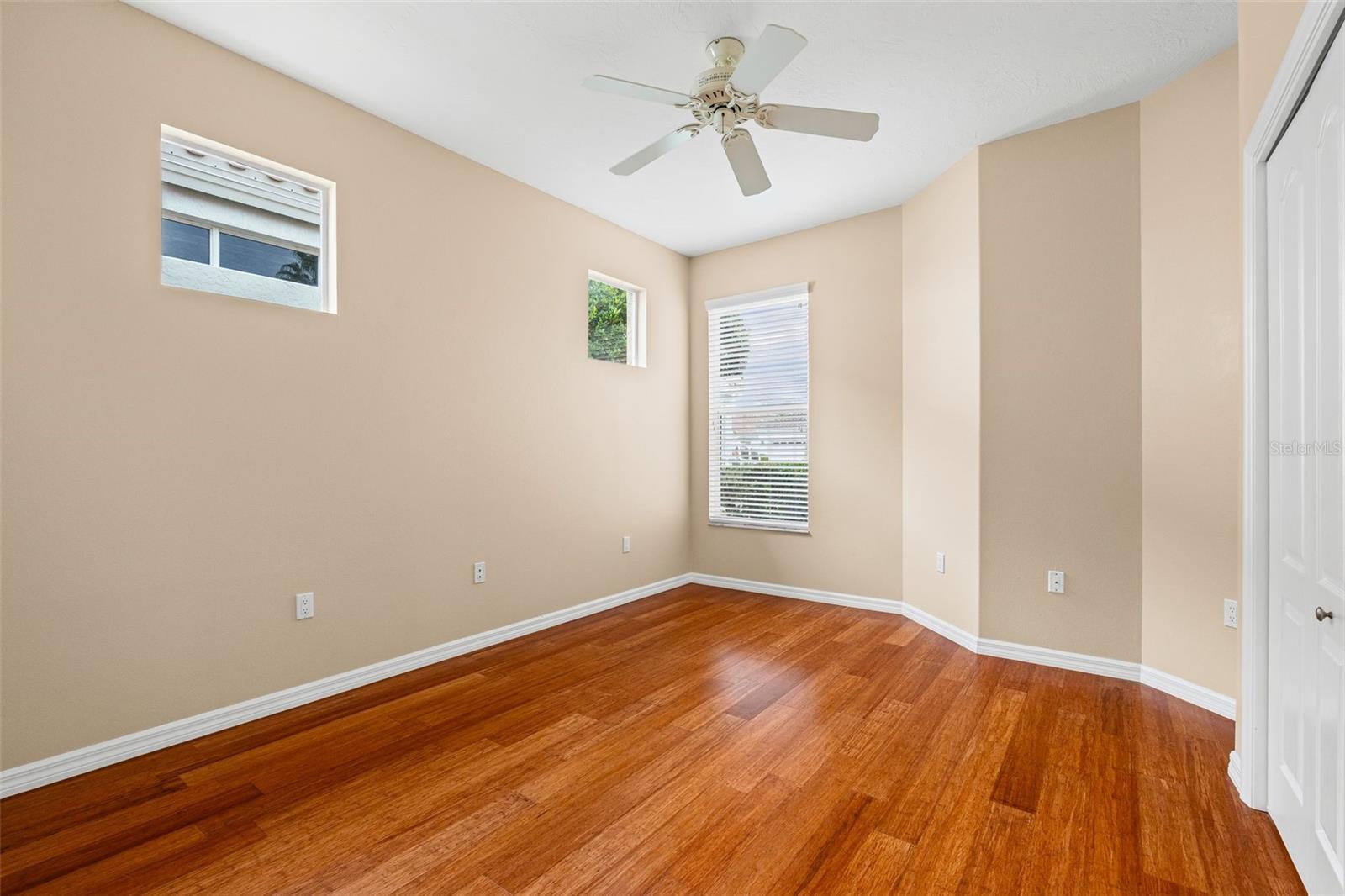 Image 30 of 43 For 3871 Alamanda Drive