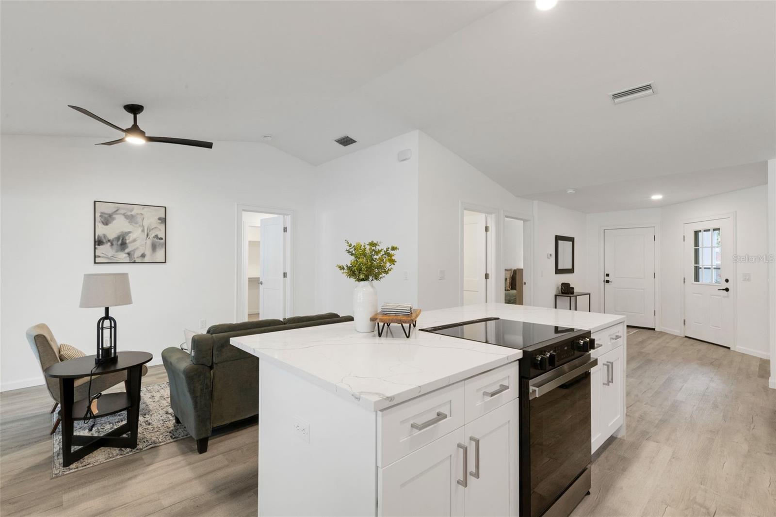 Image 10 of 42 For 606 Marcus Street 26