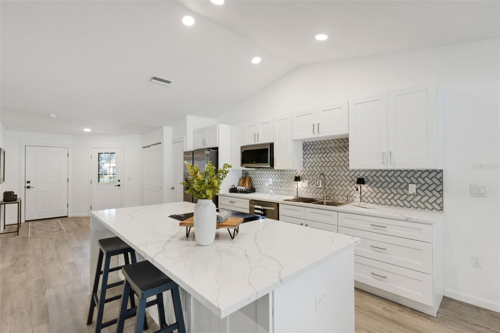 Image 12 of 42 For 606 Marcus Street 26