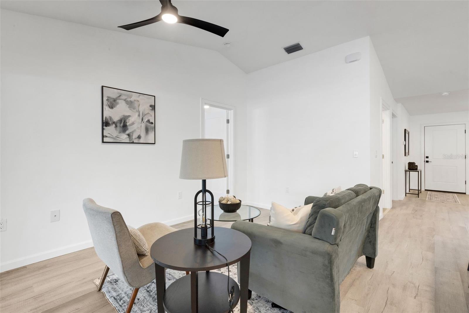 Image 16 of 42 For 606 Marcus Street 26