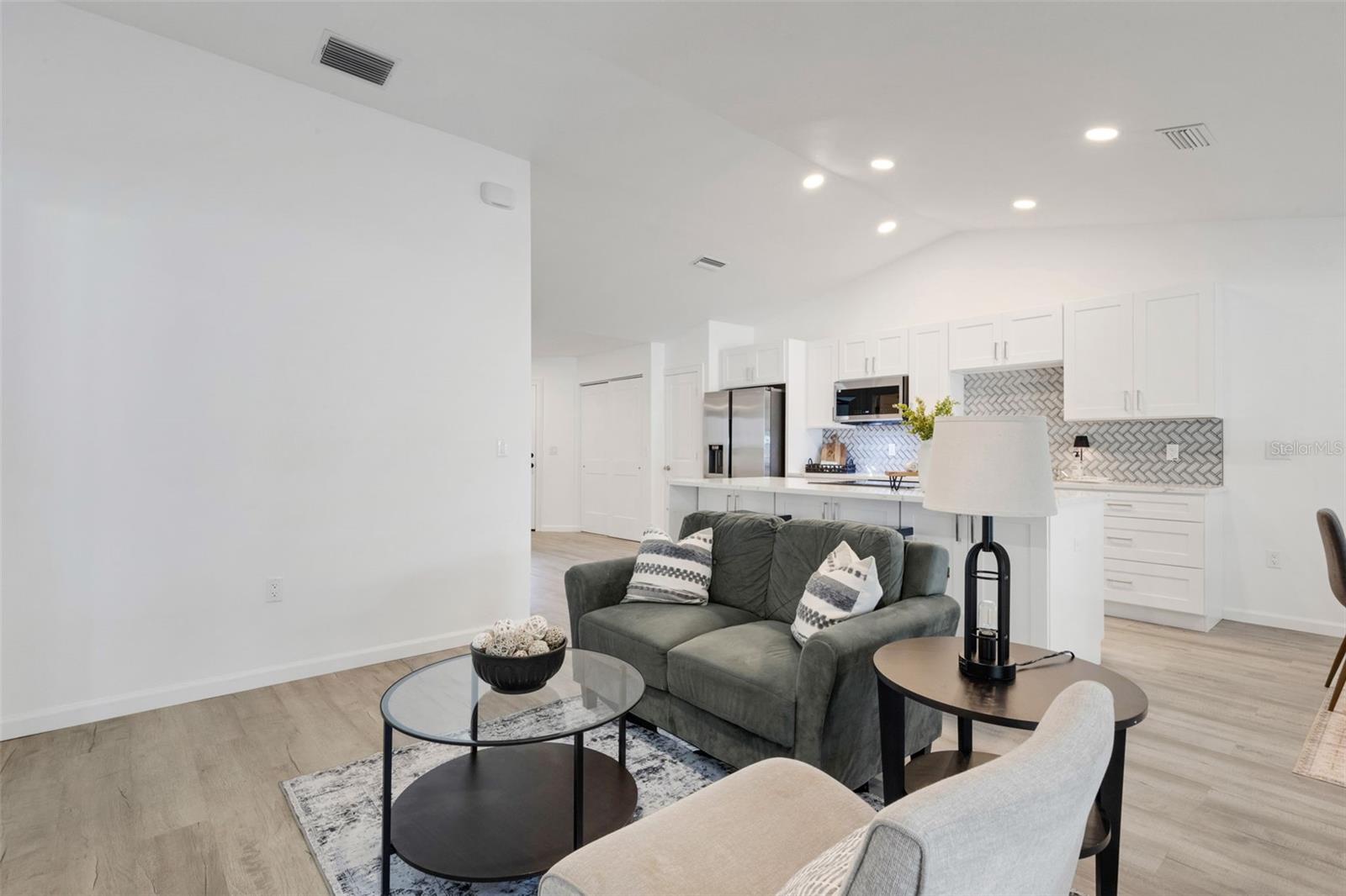 Image 17 of 42 For 606 Marcus Street 26