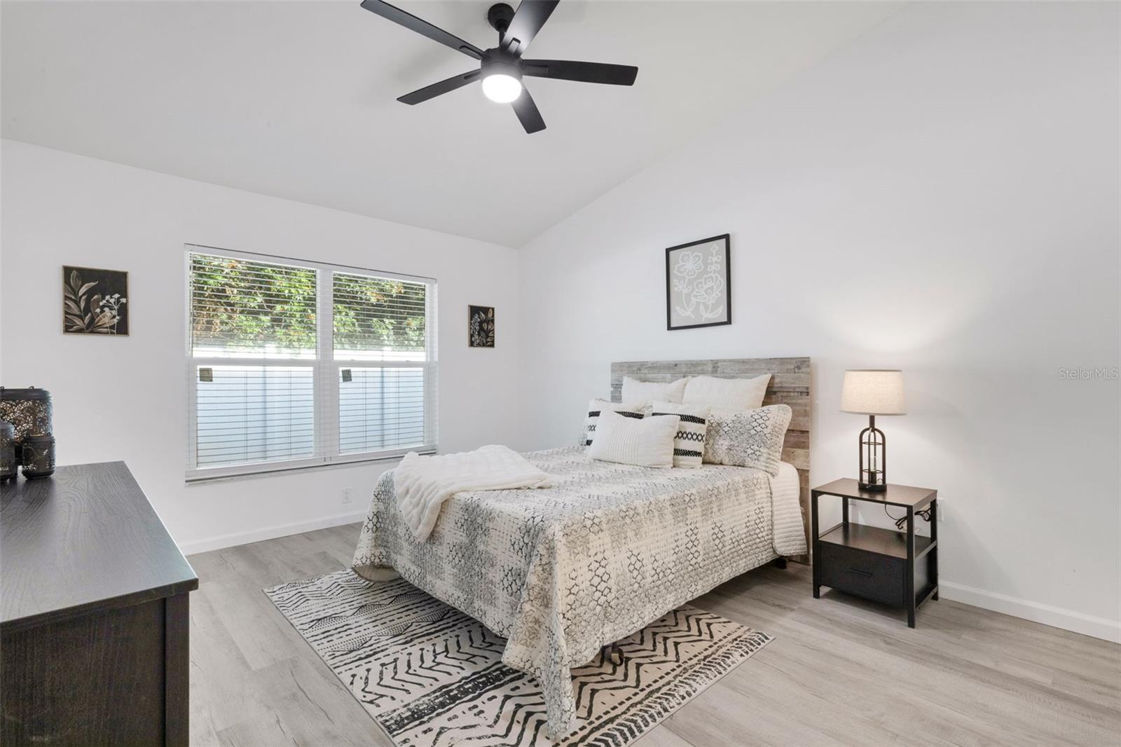 Image 19 of 42 For 606 Marcus Street 26