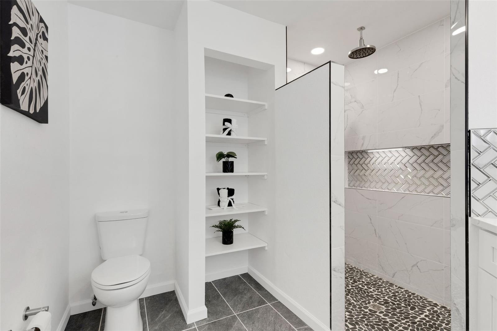 Image 25 of 42 For 606 Marcus Street 26