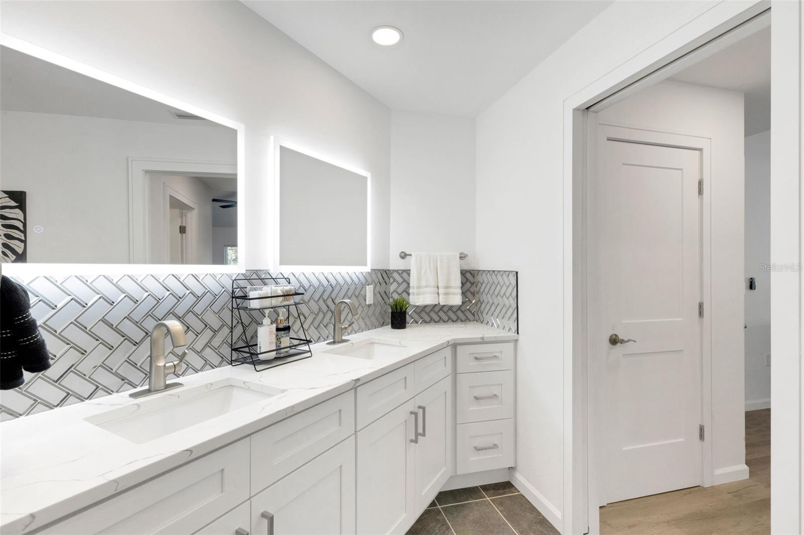 Image 26 of 42 For 606 Marcus Street 26