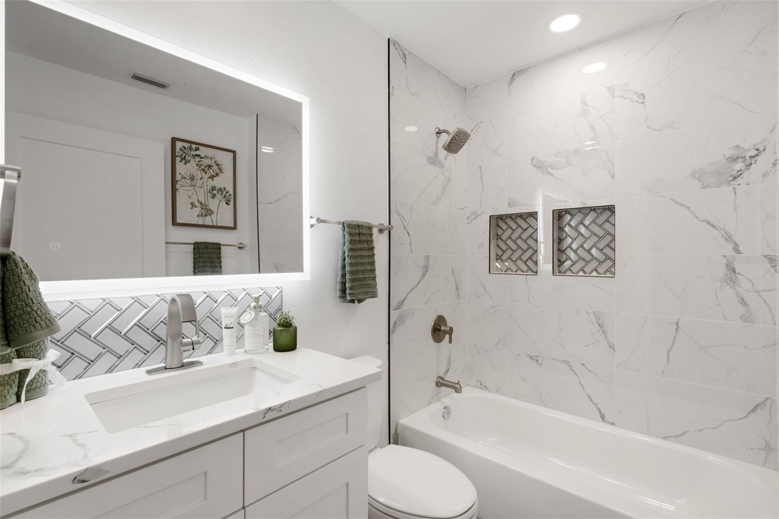 Image 33 of 42 For 606 Marcus Street 26