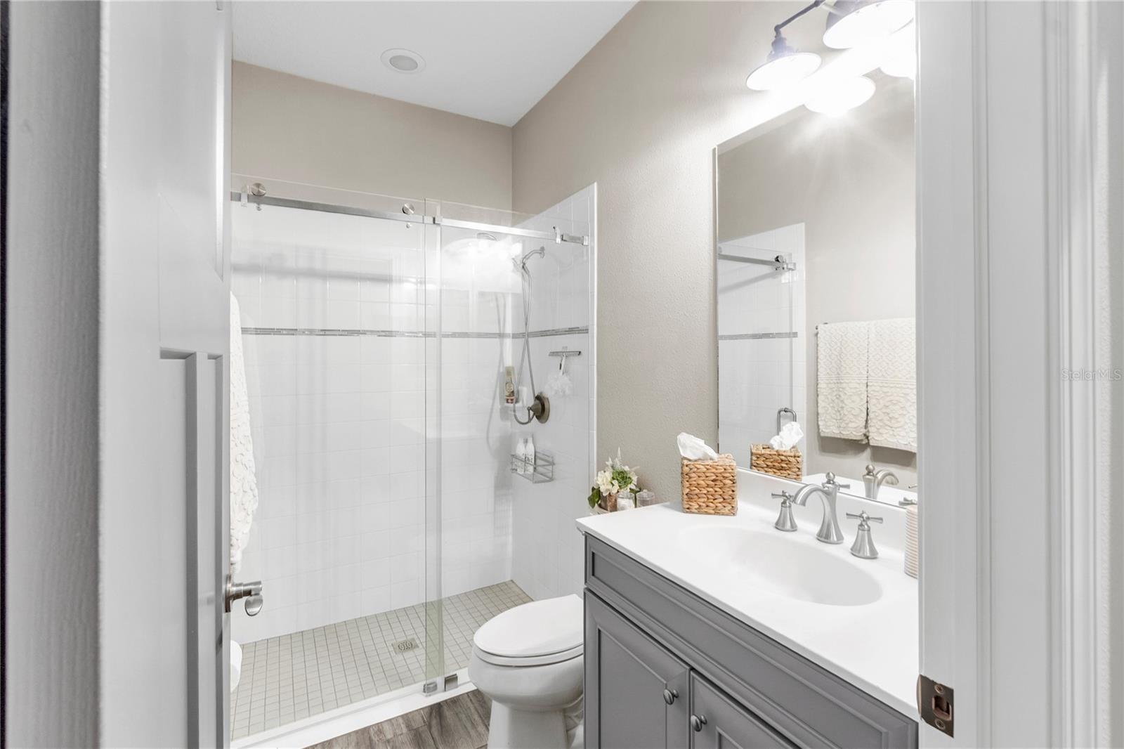 Image 24 of 46 For 6423 Tideline Drive