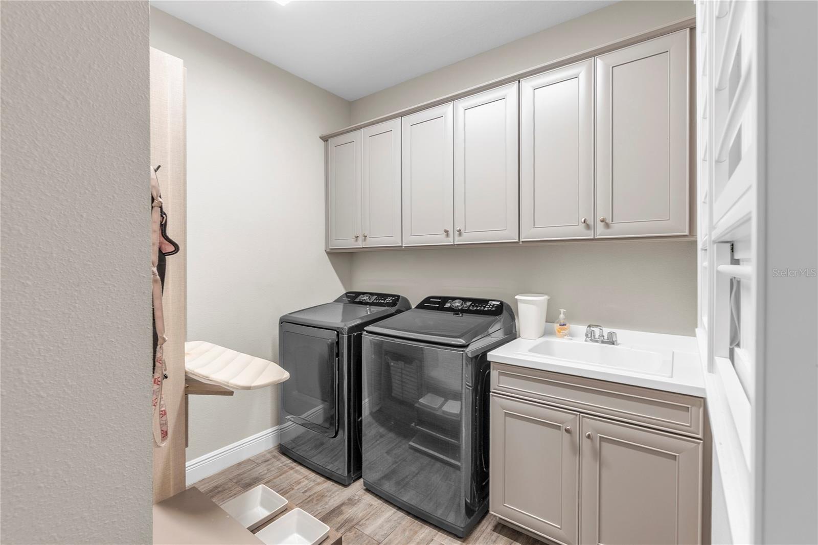 Image 28 of 46 For 6423 Tideline Drive