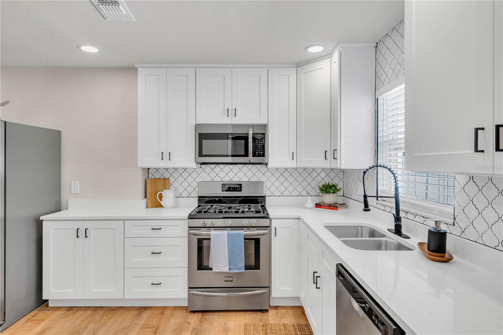 Image 10 of 27 For 1825 Shore Acres Blvd Ne