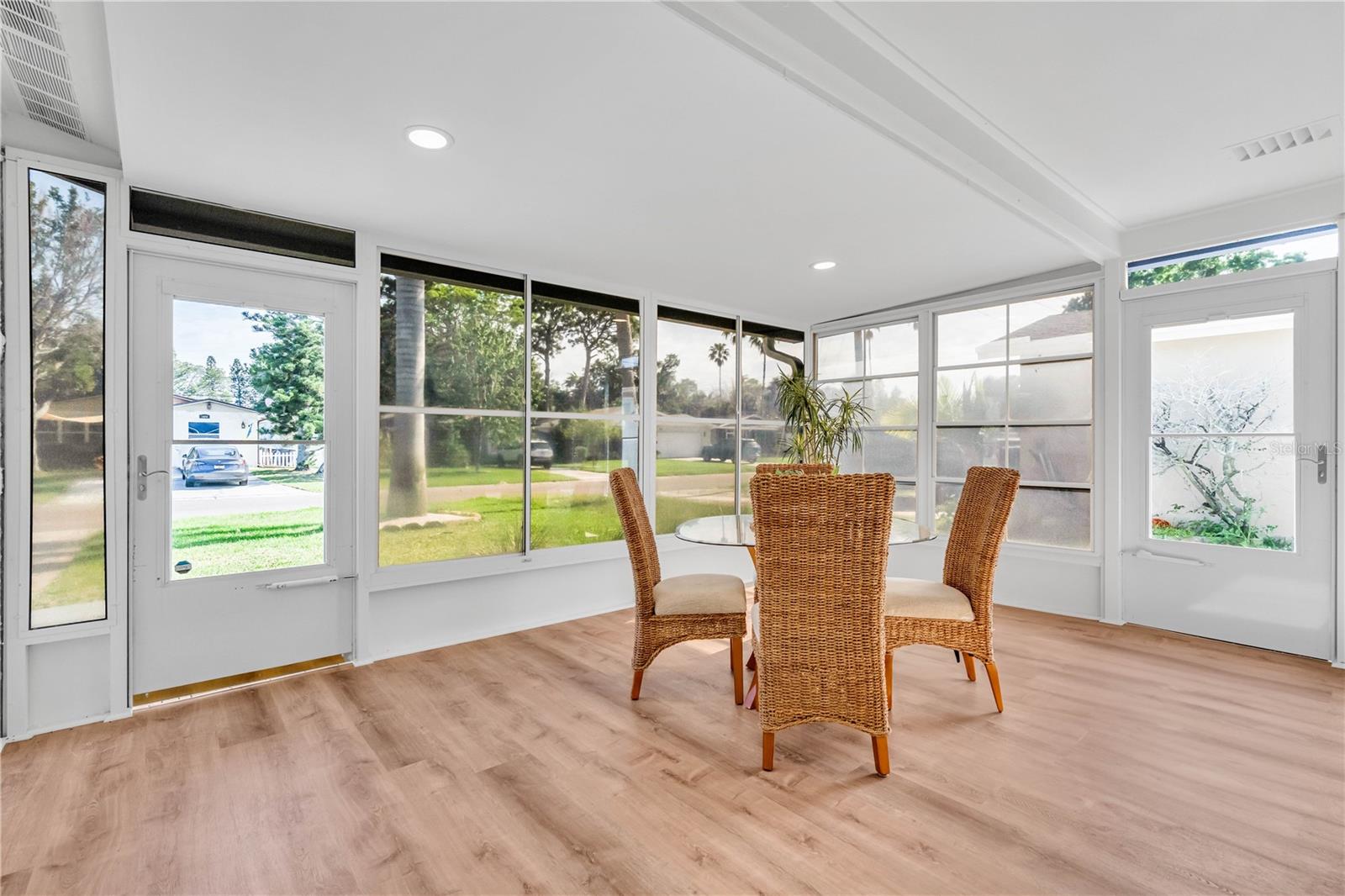 Image 3 of 27 For 1825 Shore Acres Blvd Ne