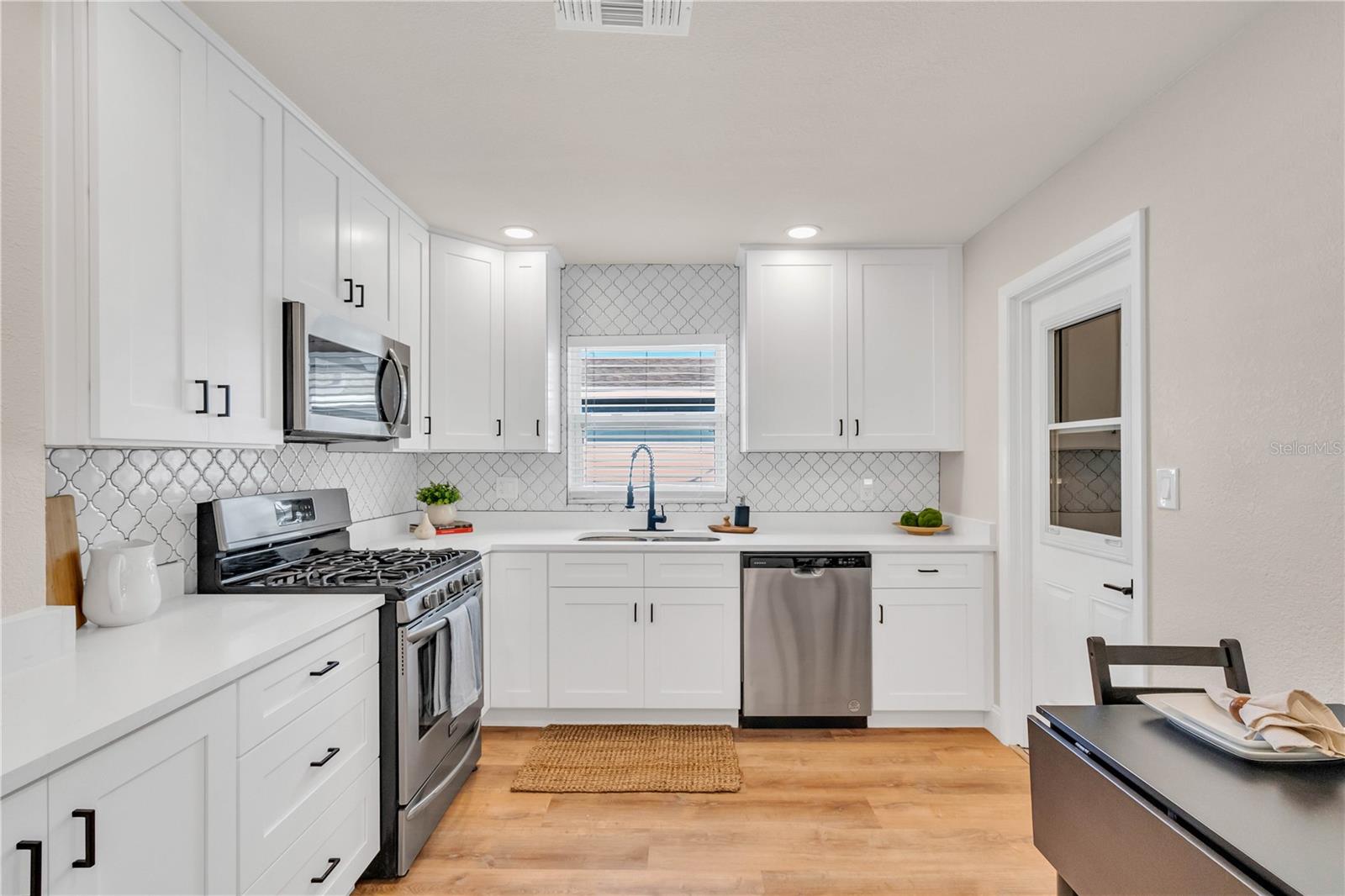 Image 9 of 27 For 1825 Shore Acres Blvd Ne