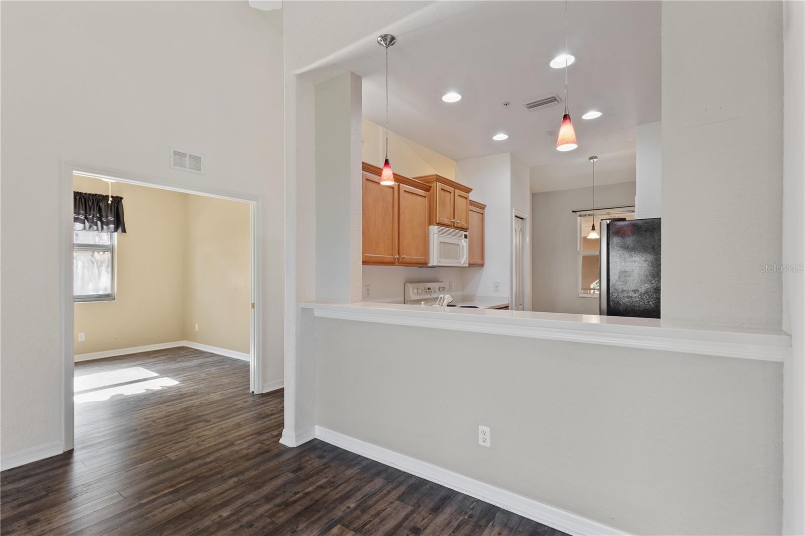 Image 11 of 58 For 819 Fairwaycove Ln  206