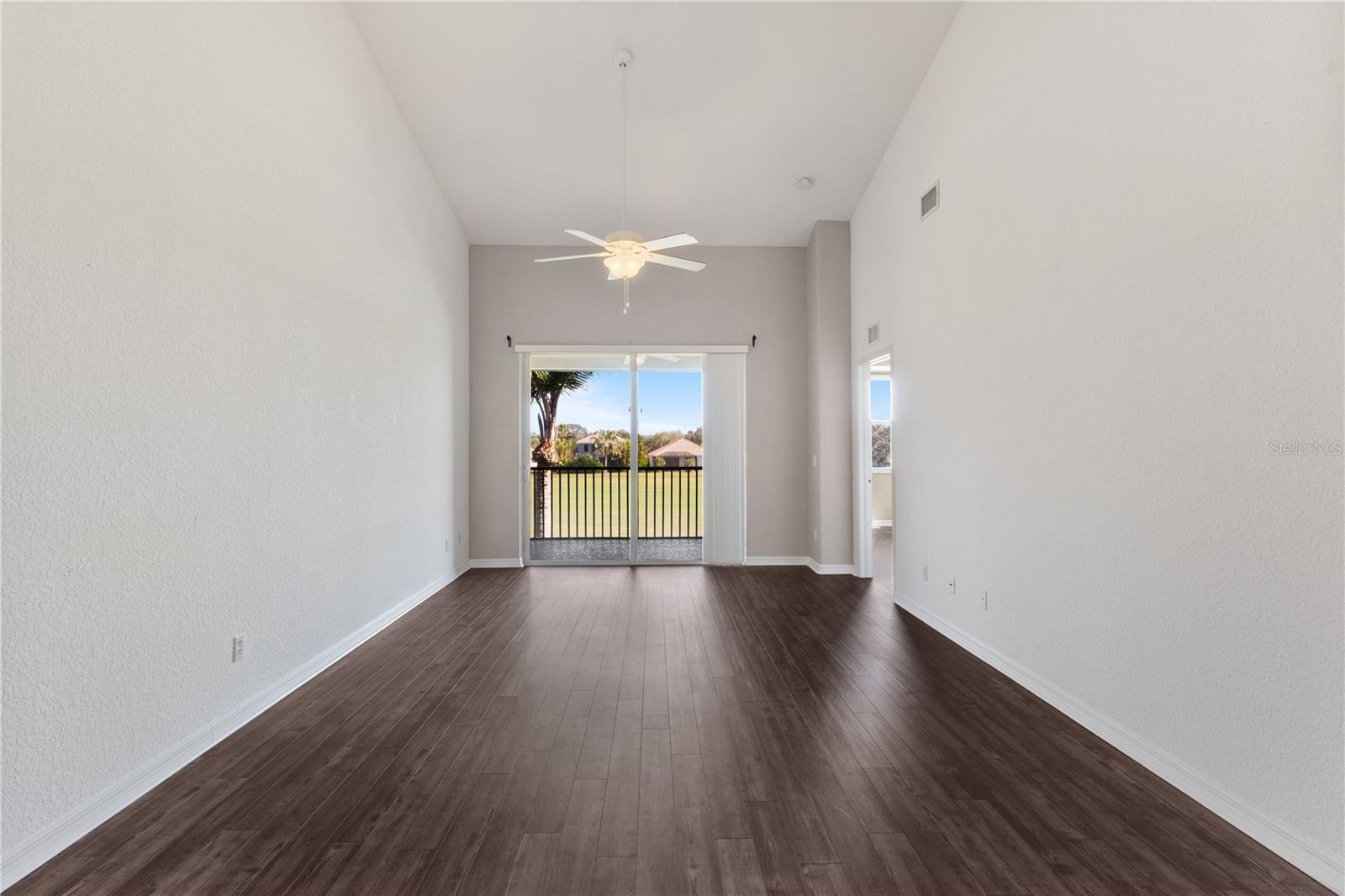 Image 16 of 58 For 819 Fairwaycove Ln  206