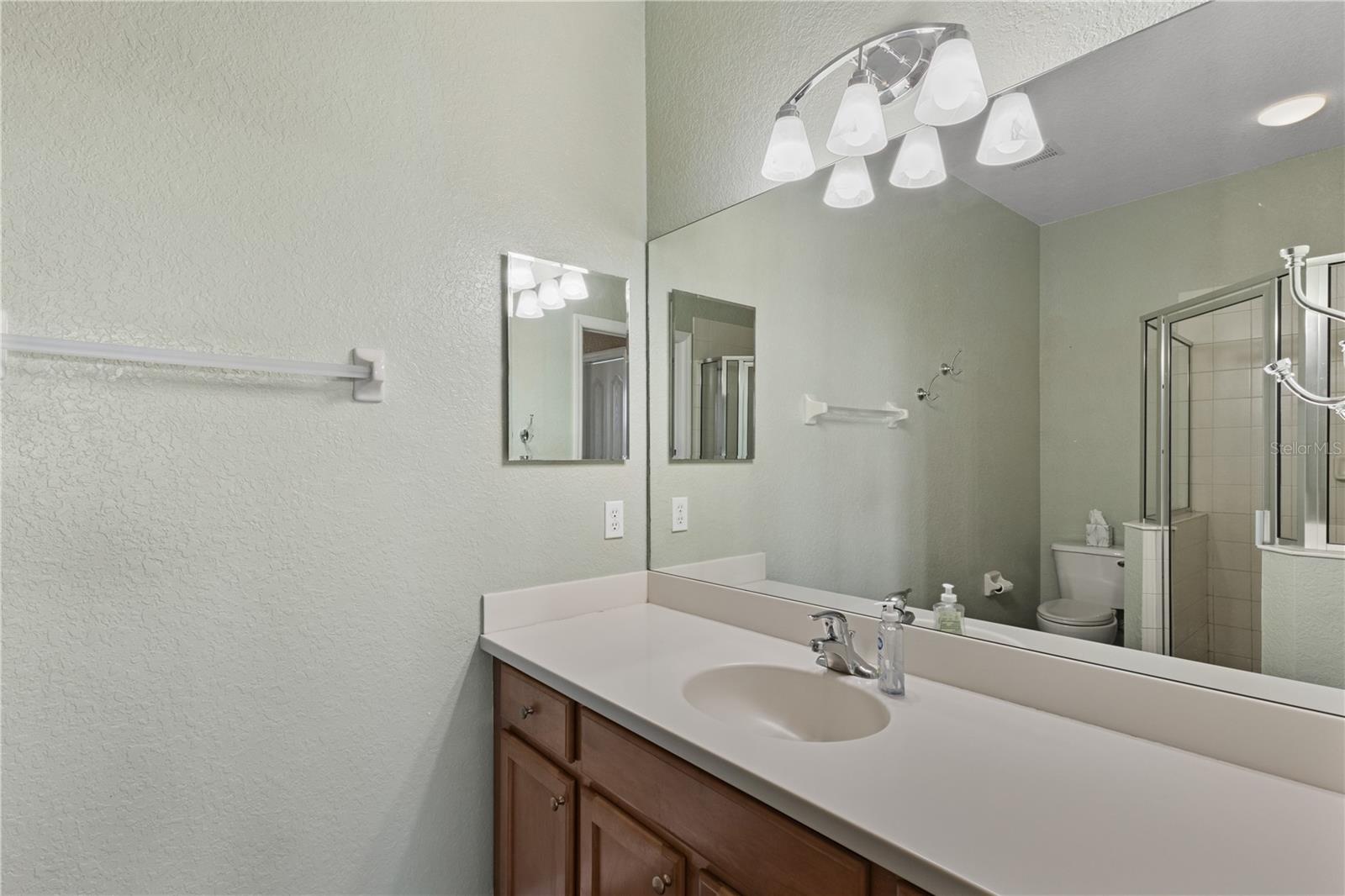 Image 25 of 58 For 819 Fairwaycove Ln  206