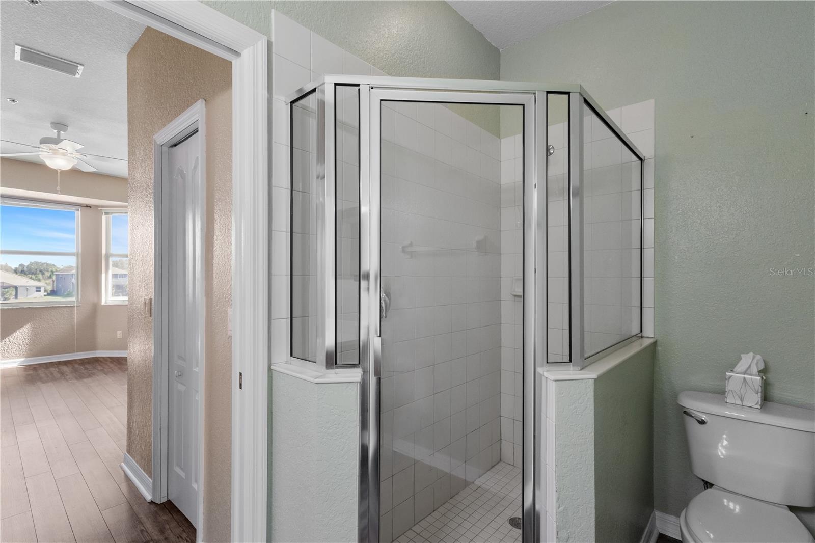 Image 26 of 58 For 819 Fairwaycove Ln  206