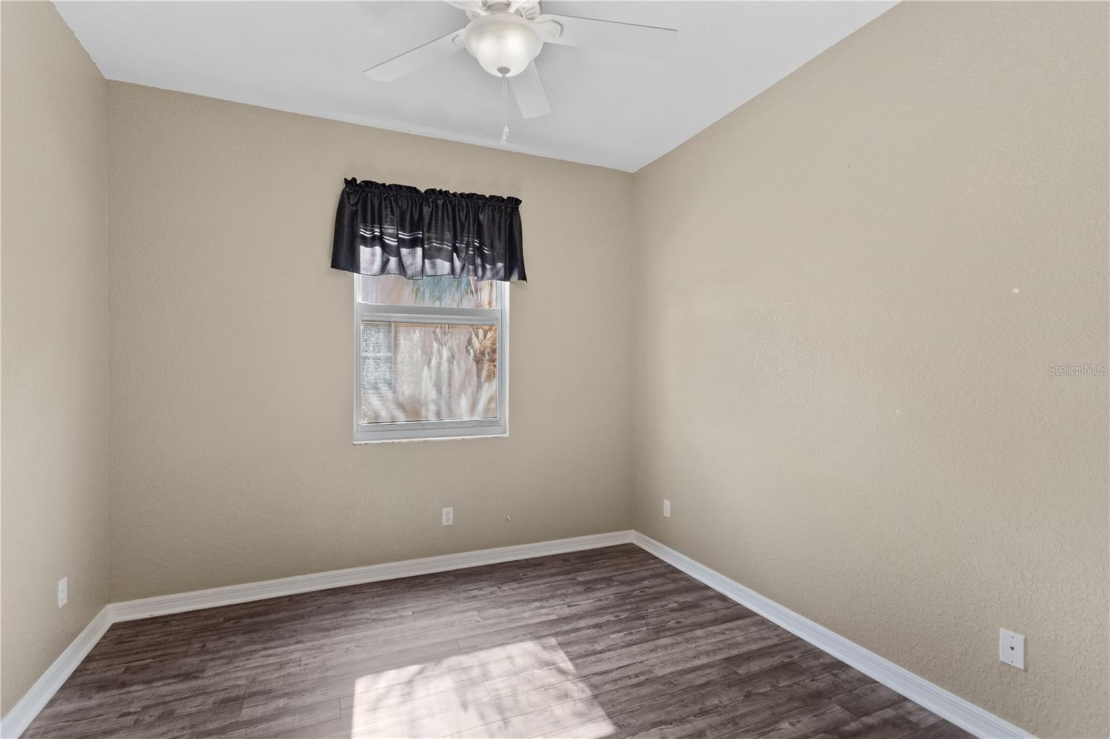 Image 28 of 58 For 819 Fairwaycove Ln  206