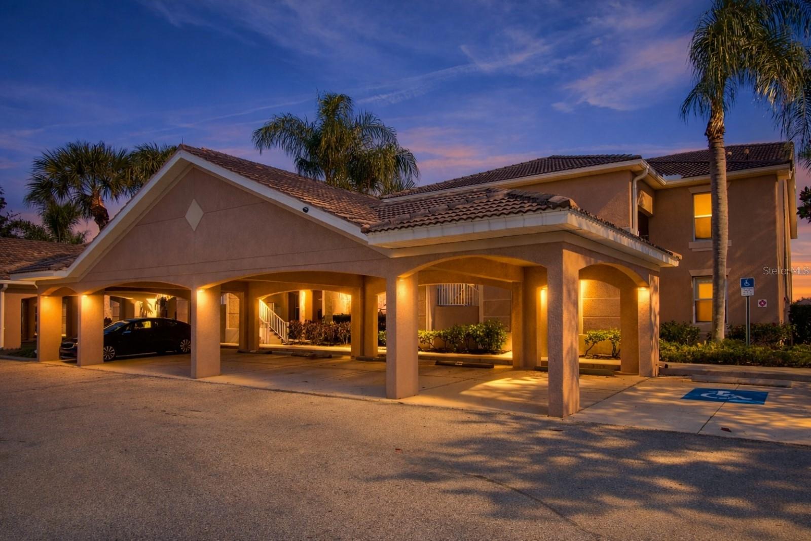 Image 3 of 58 For 819 Fairwaycove Ln  206