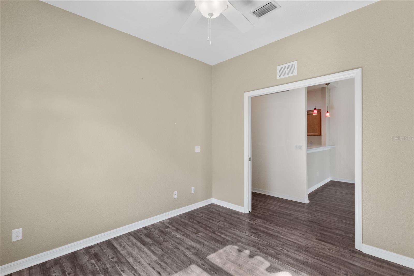 Image 30 of 58 For 819 Fairwaycove Ln  206