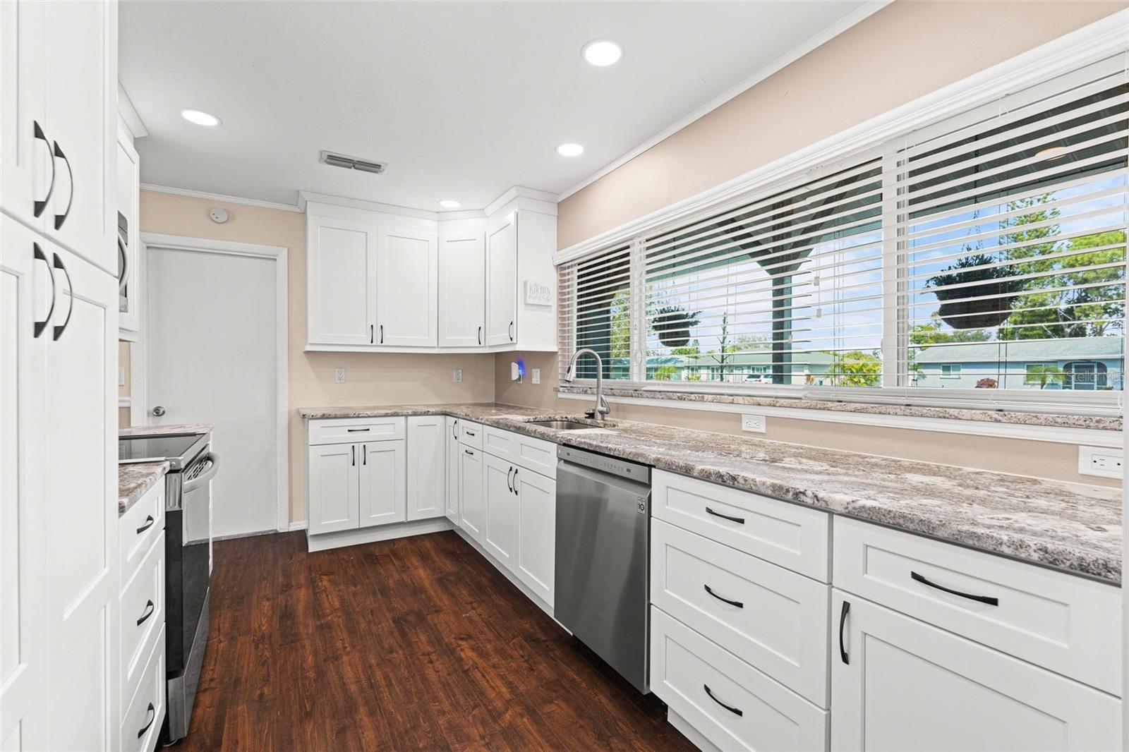 Image 12 of 51 For 5852 Whistlewood Circle