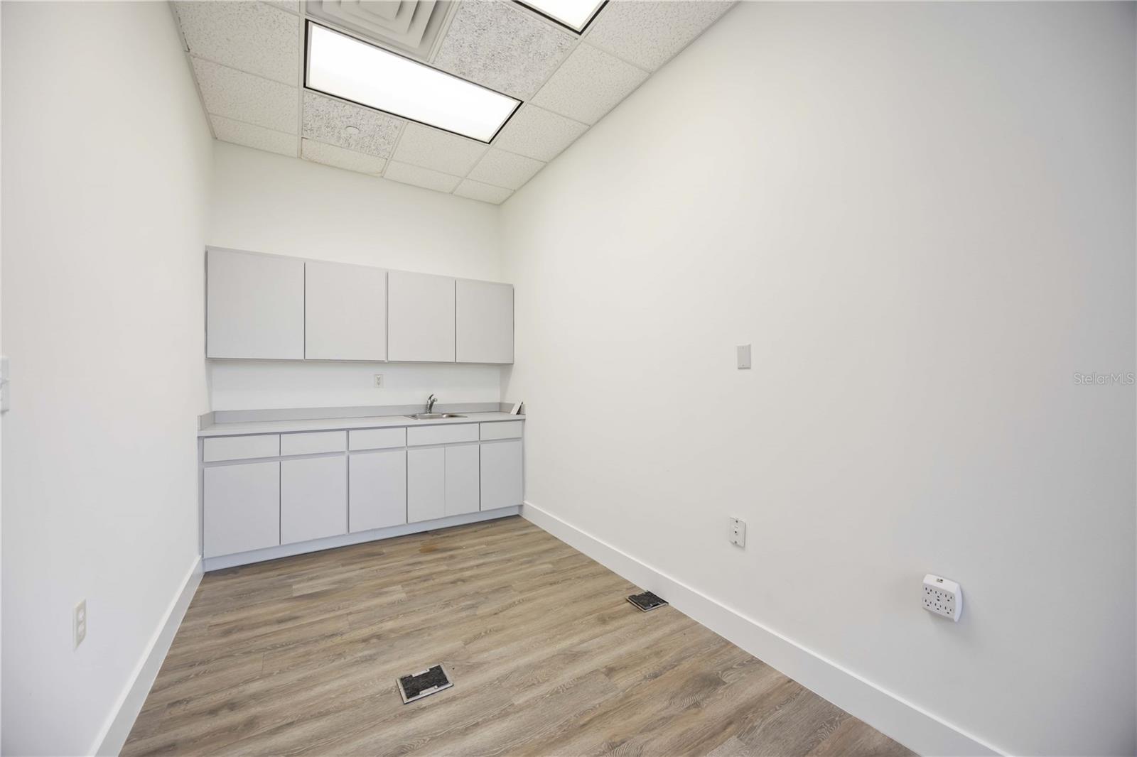 Image 9 of 36 For 1620 Tamiami Trail