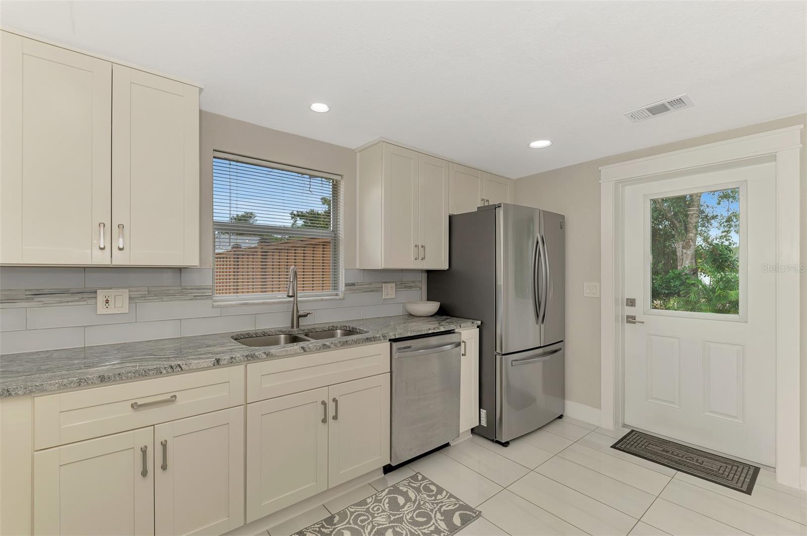 Image 11 of 30 For 205 Avenida De Bahia