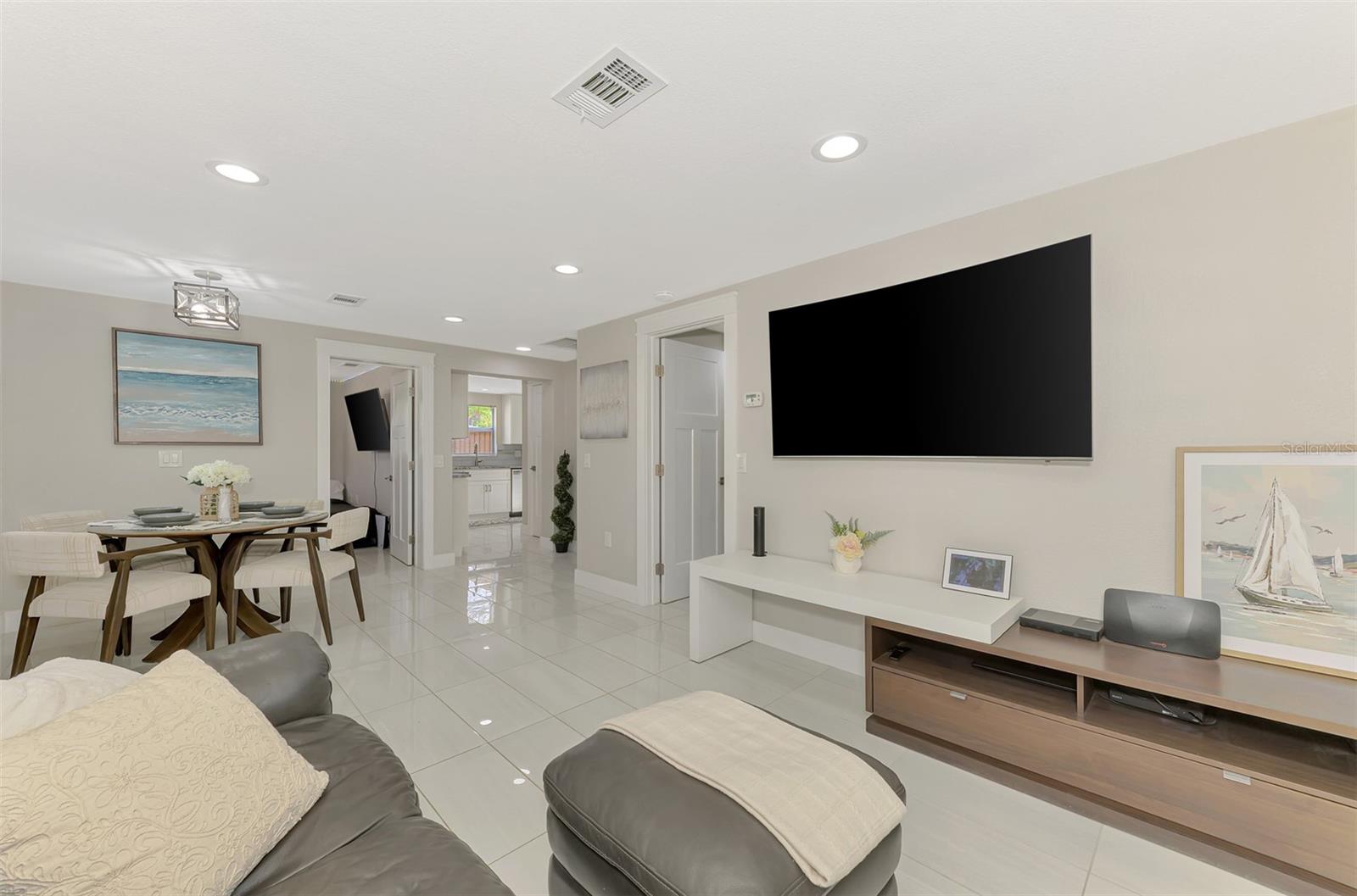 Image 17 of 30 For 205 Avenida De Bahia