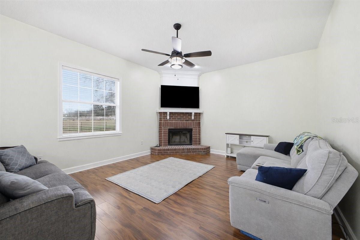 Image 11 of 42 For 1029 Briarwood Drive