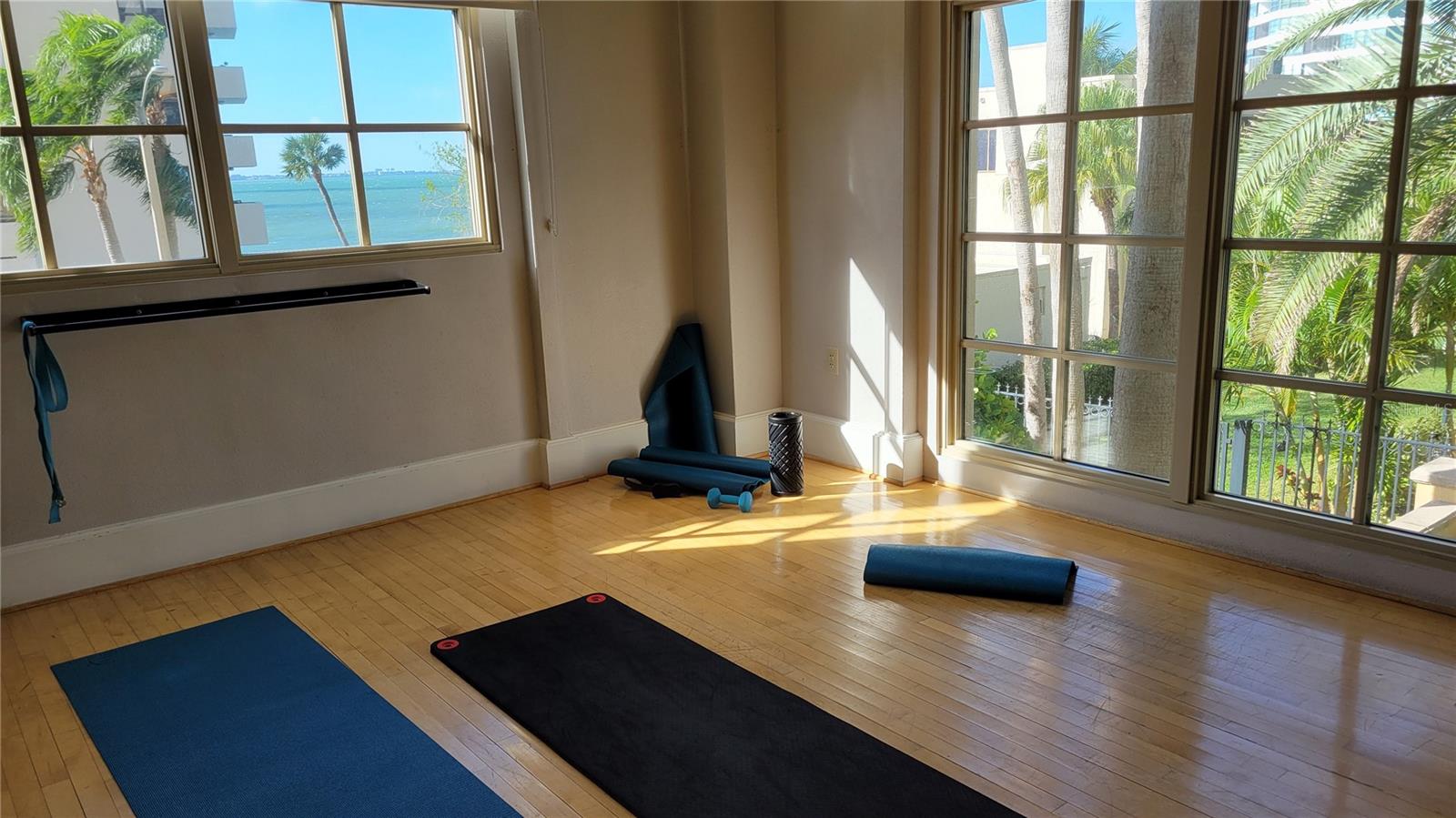 Image 55 of 71 For 1111 Ritz Carlton Drive 1404