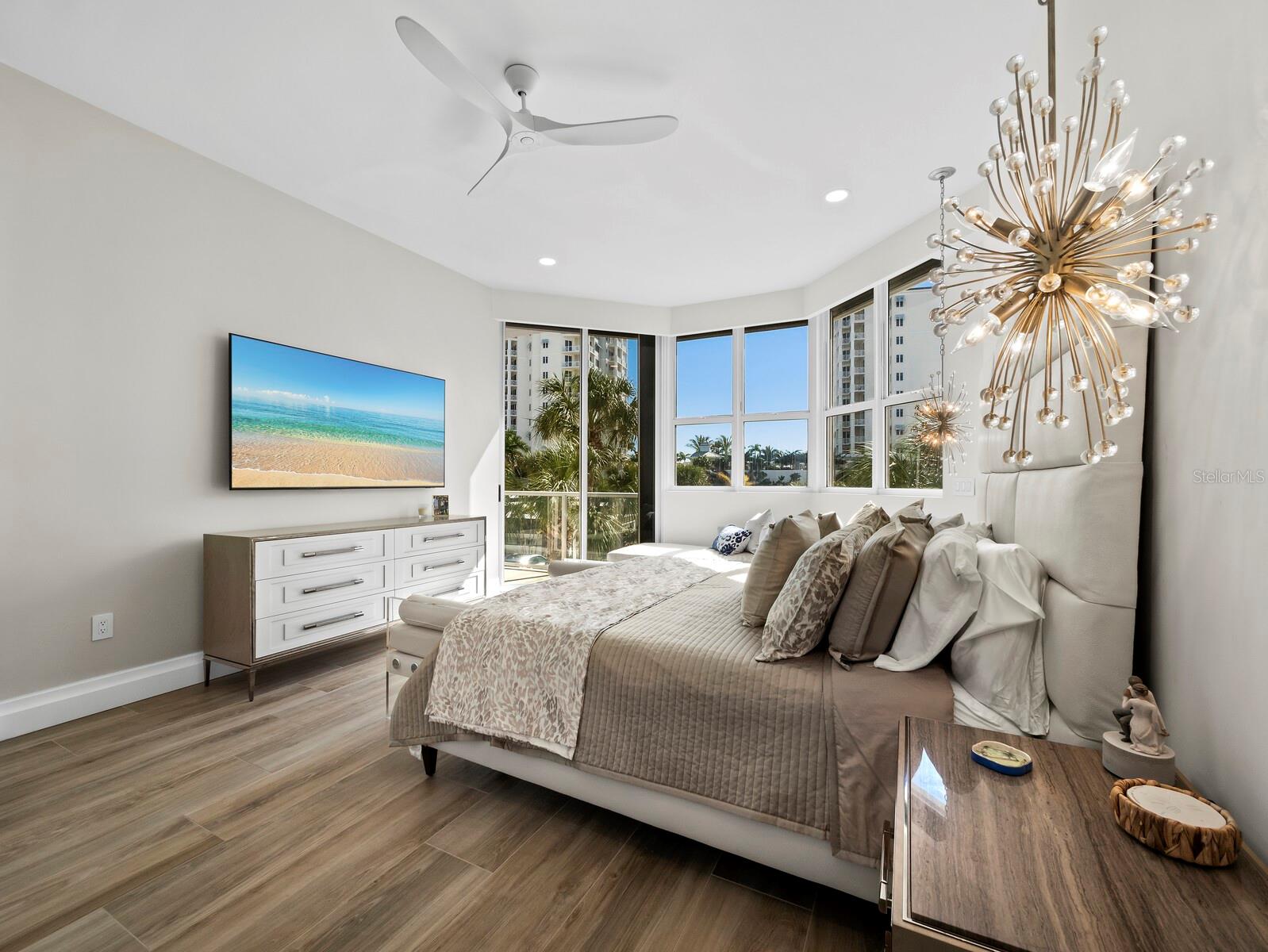 Image 18 of 62 For 1800 Benjamin Franklin Drive A102