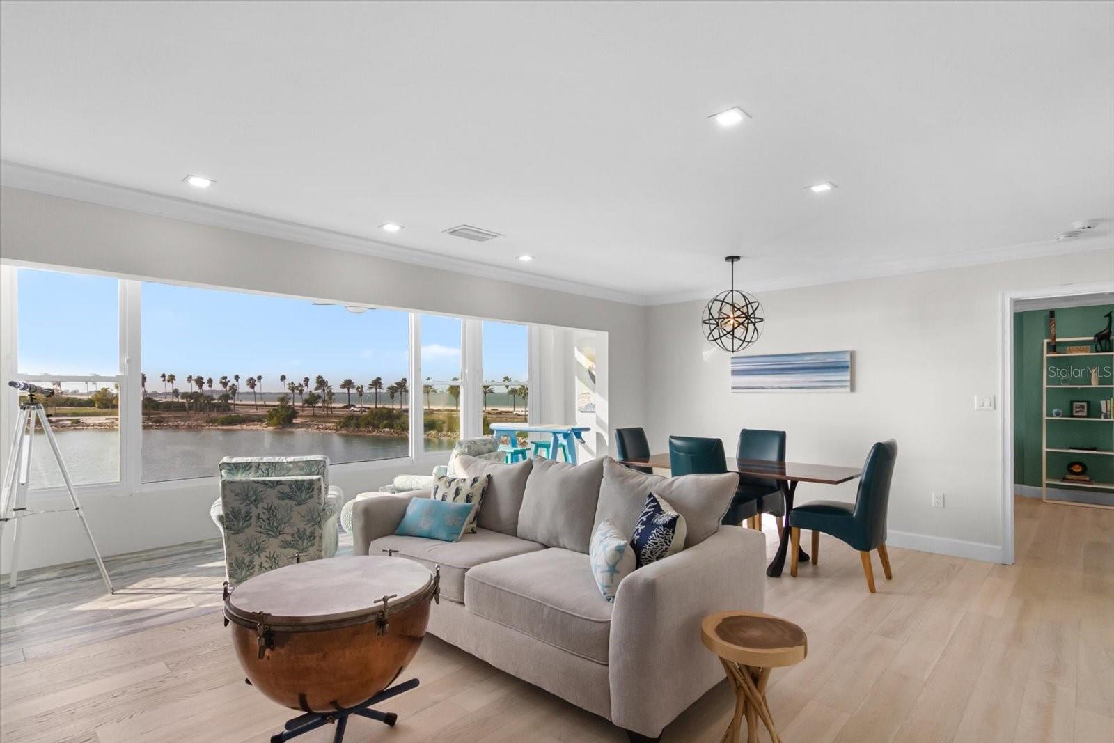 Image 11 of 46 For 174 Golden Gate Point 32