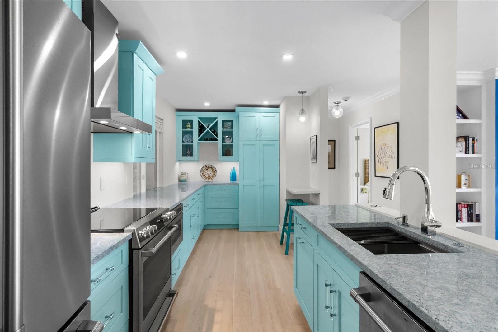 Image 19 of 46 For 174 Golden Gate Point 32