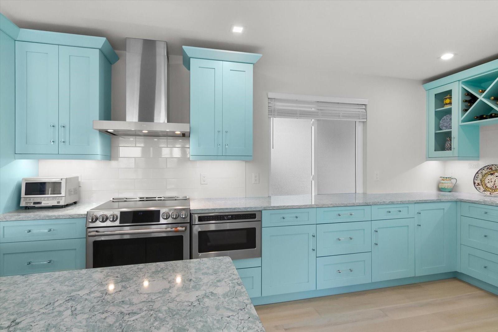 Image 20 of 46 For 174 Golden Gate Point 32