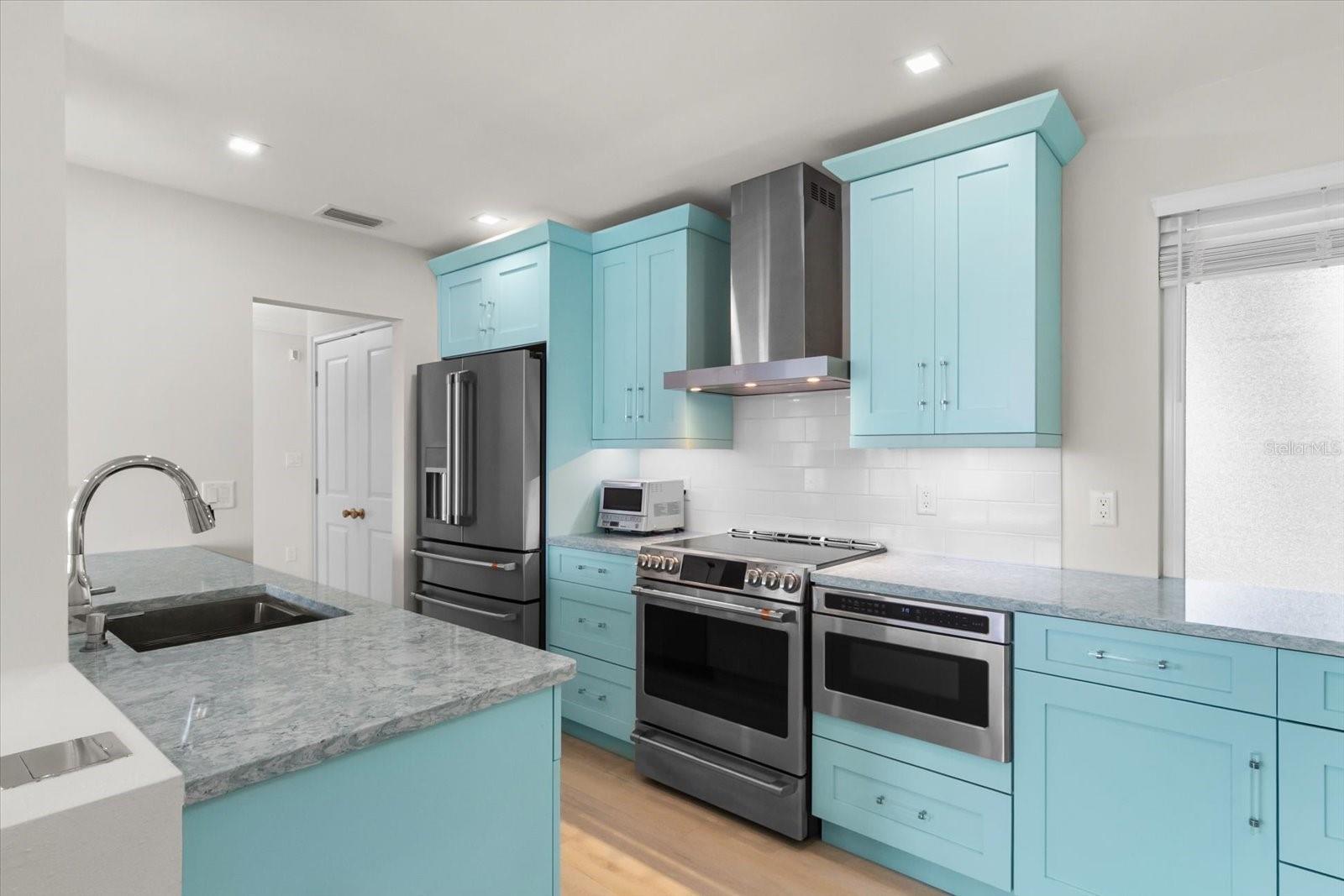 Image 21 of 46 For 174 Golden Gate Point 32